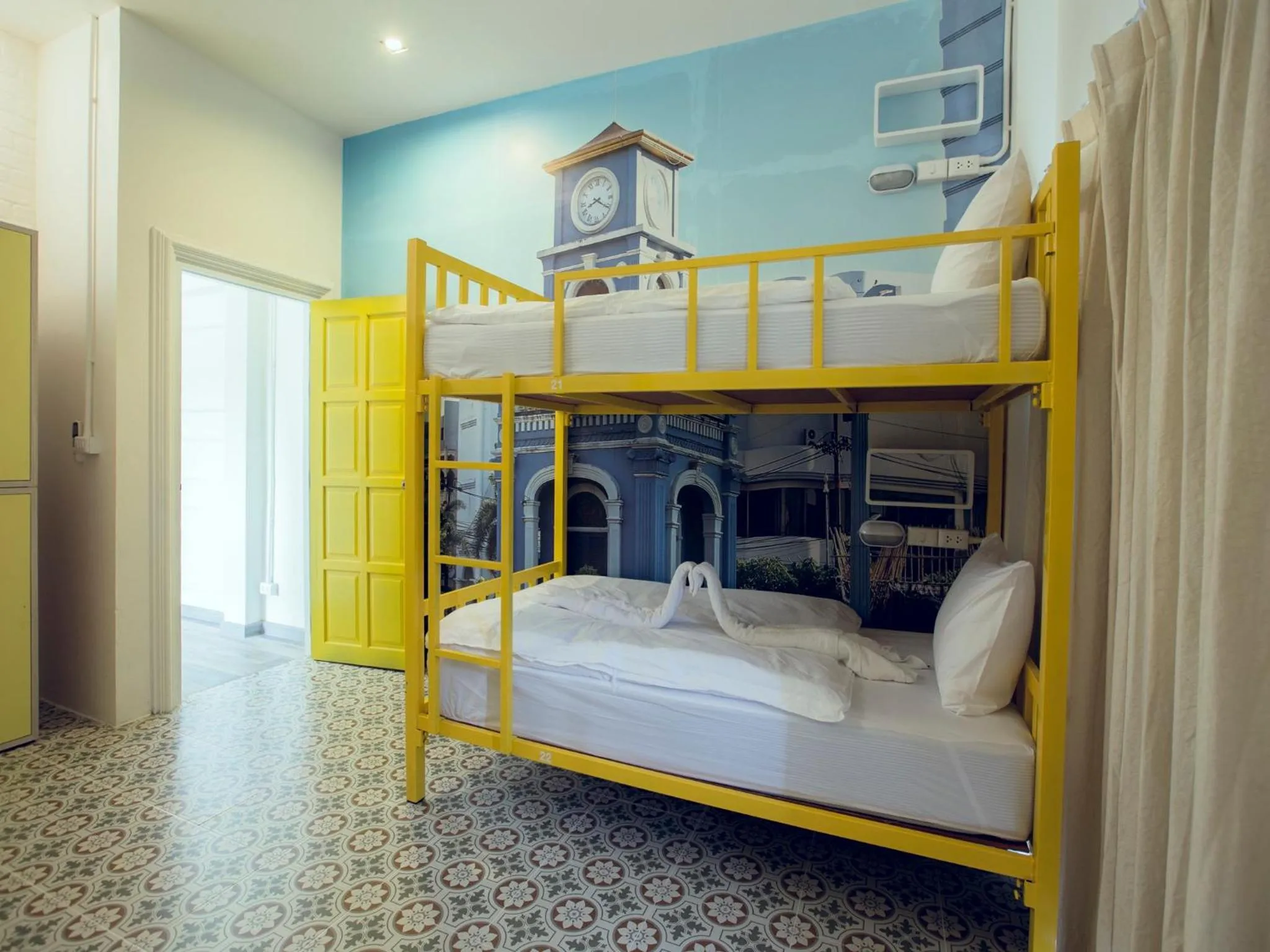 bunk bed in Sino Hostel @ Kata