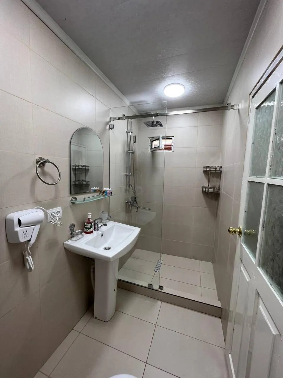 Shower in Hotel Legende