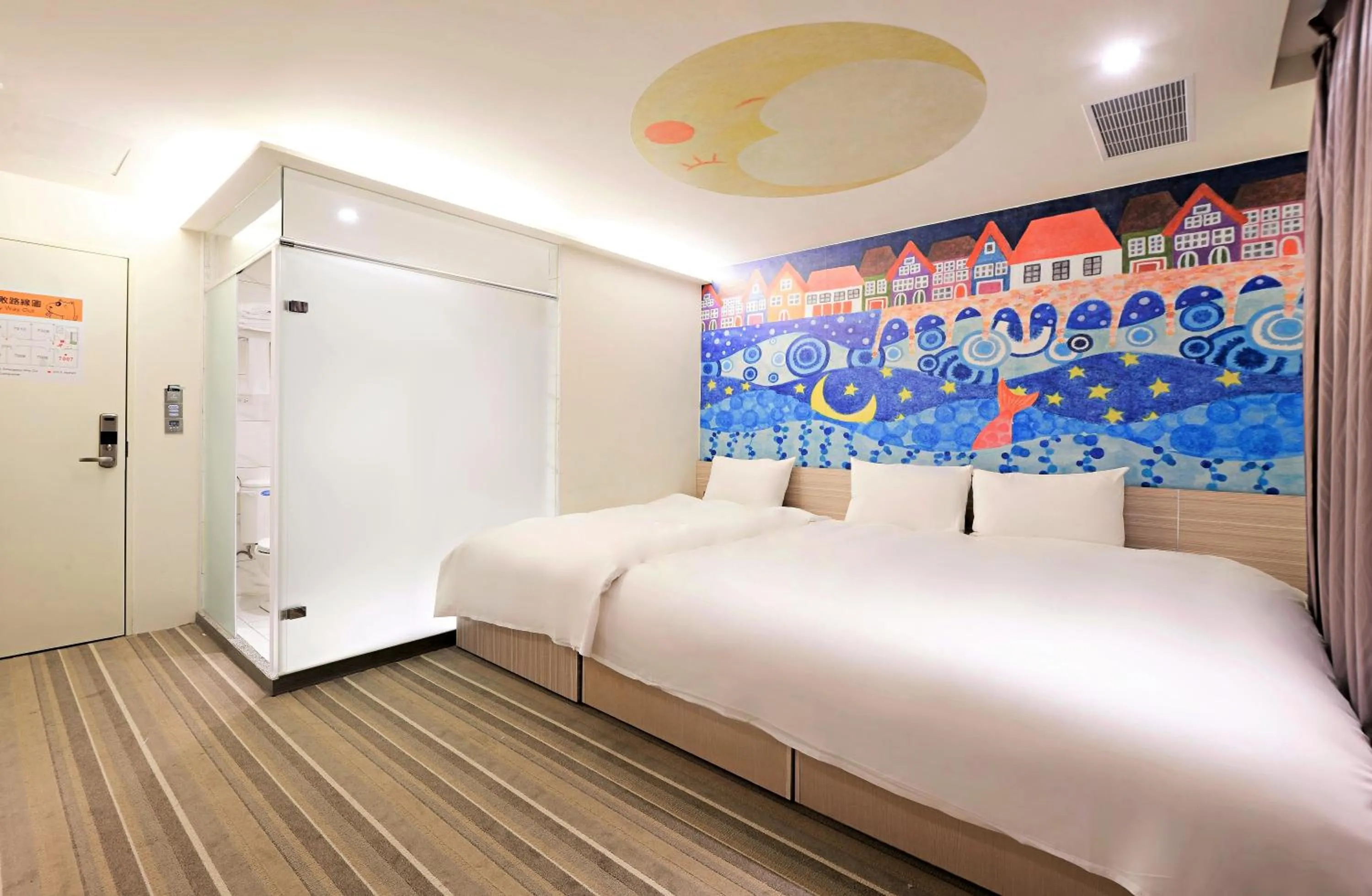 Bedroom, Bed in Whoops Hotel