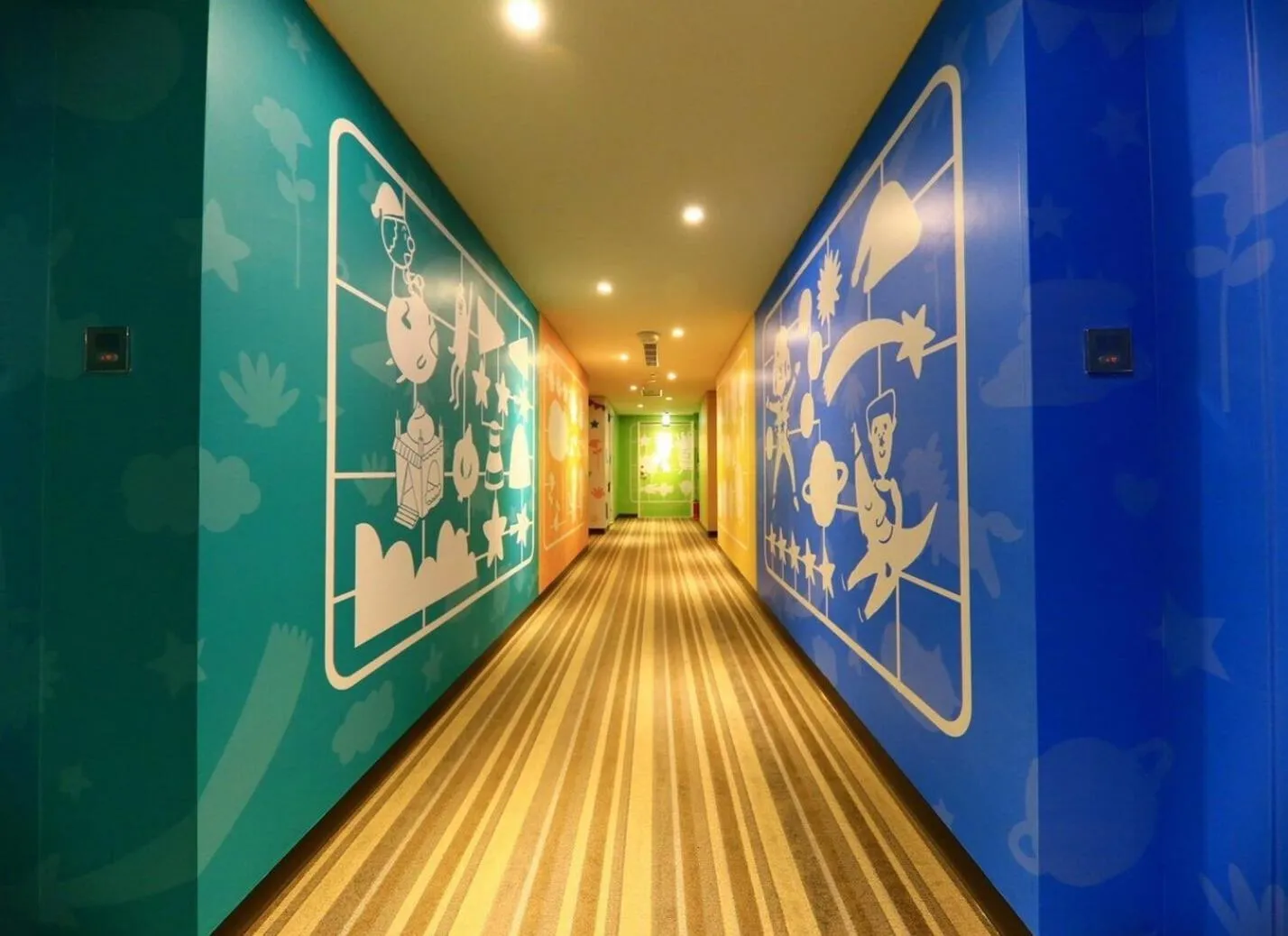 Decorative detail in Whoops Hotel