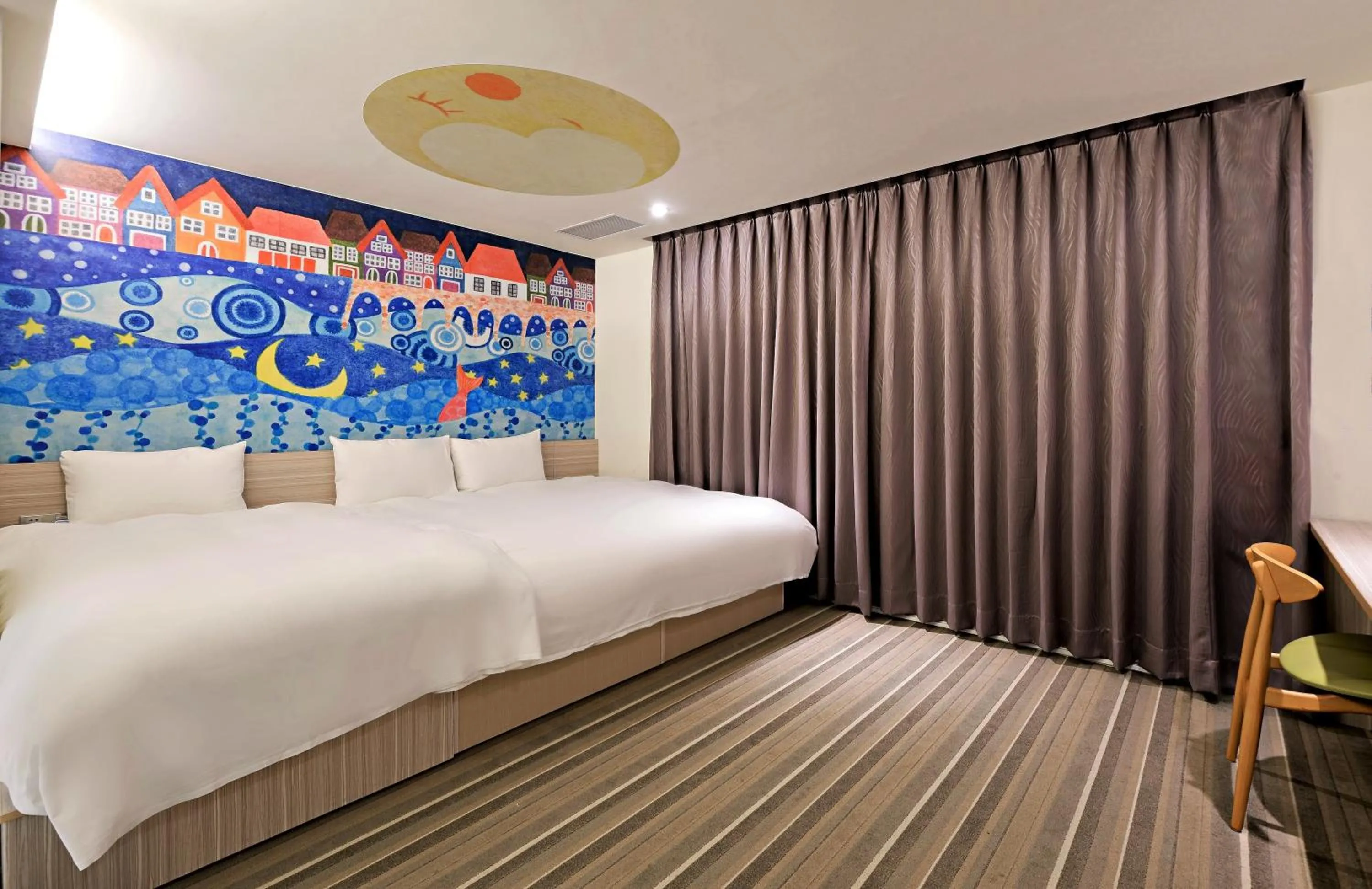 Bedroom, Bed in Whoops Hotel