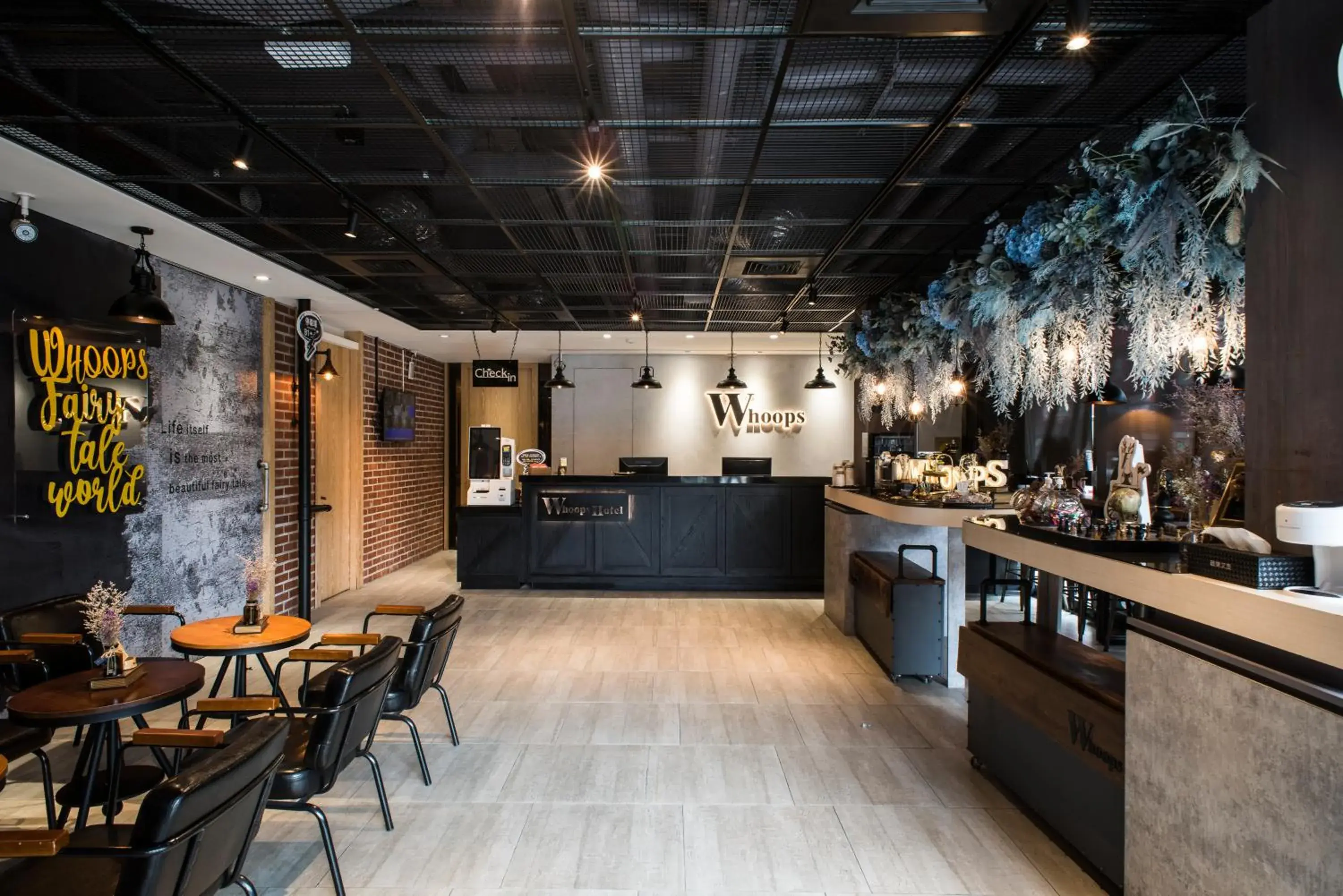 Lounge or bar in Whoops Hotel Lounge or bar in Whoops Hotel