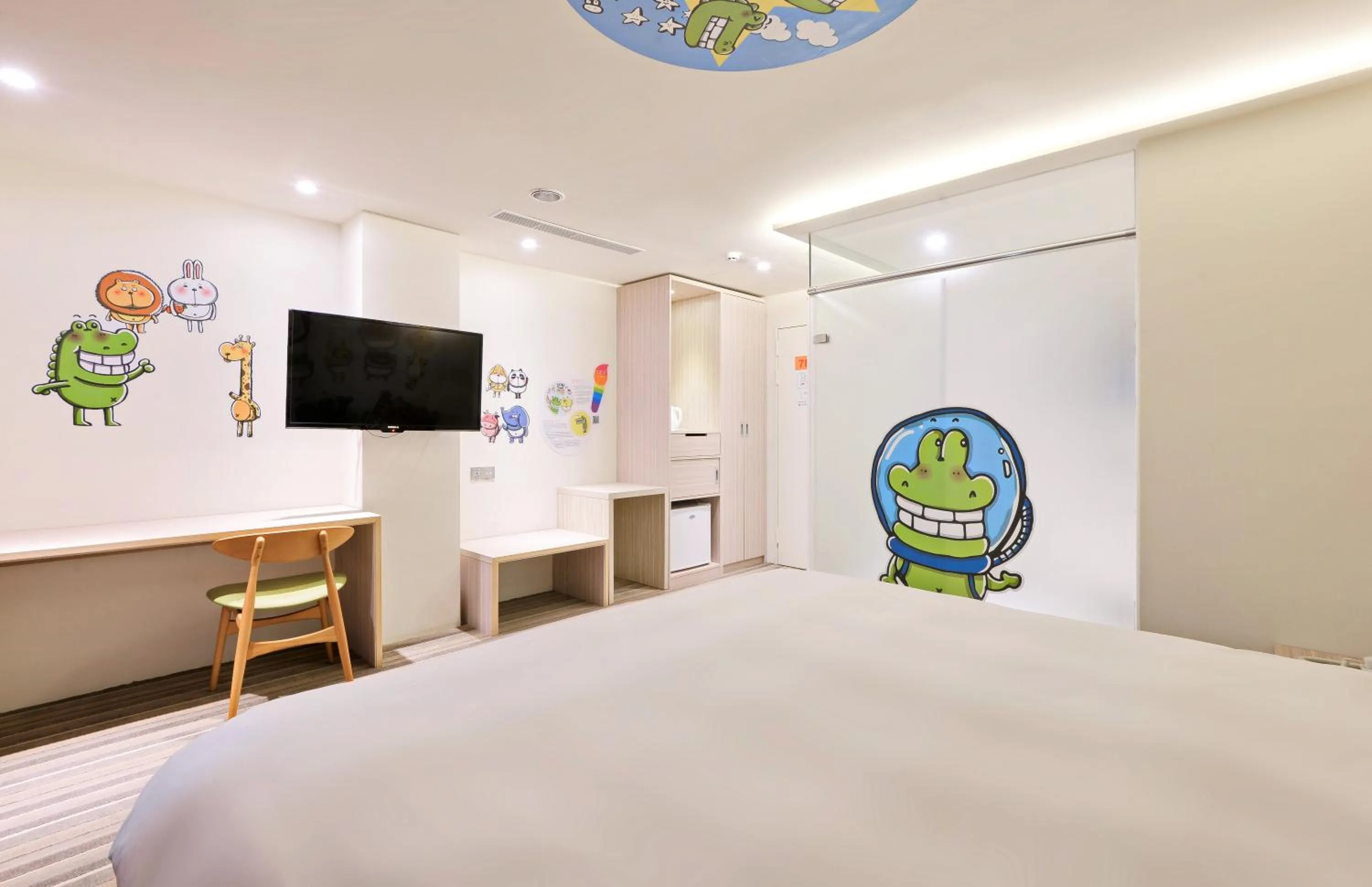 Bedroom, Bed in Whoops Hotel