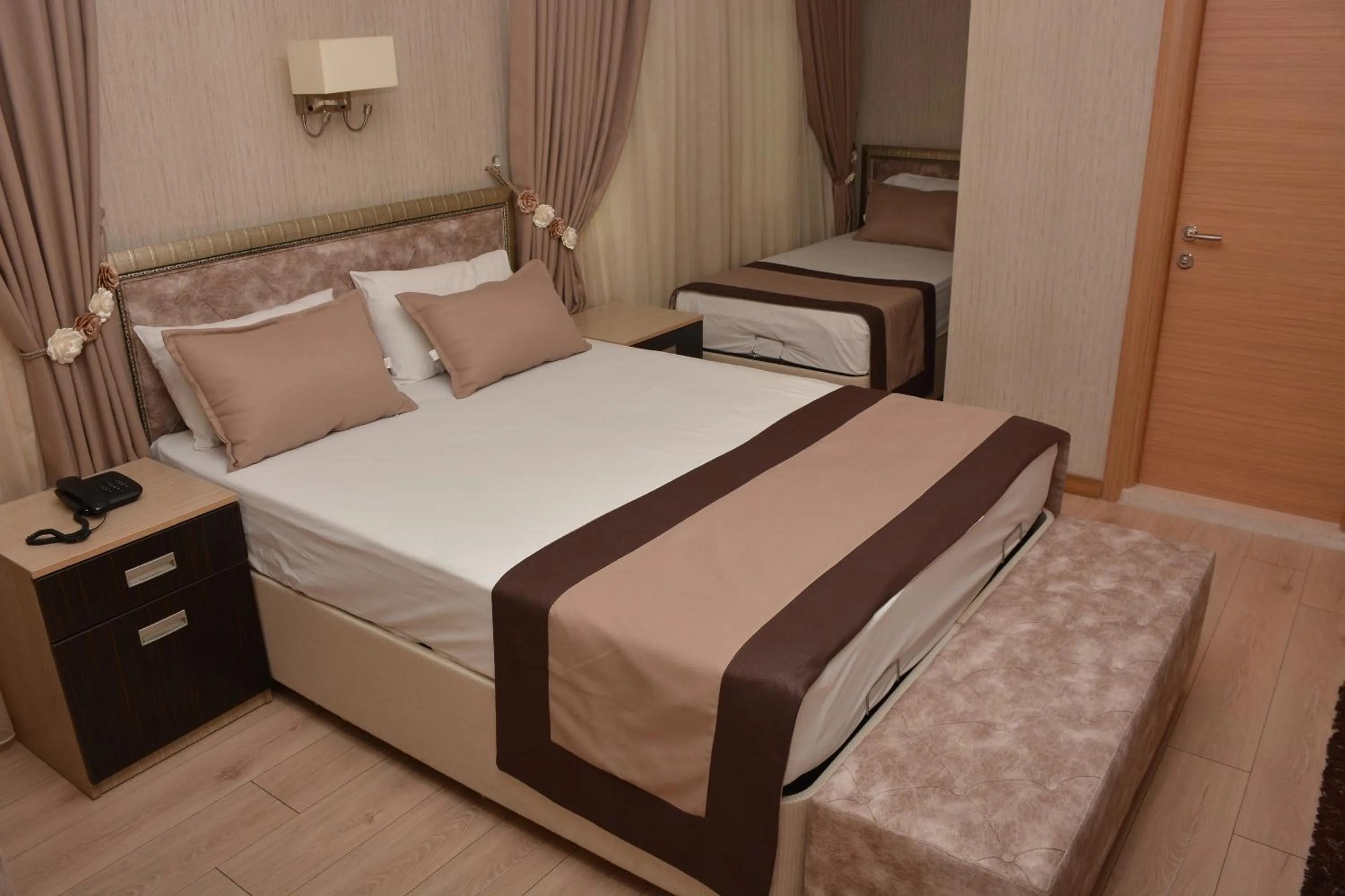 Bed in Othello Hotel