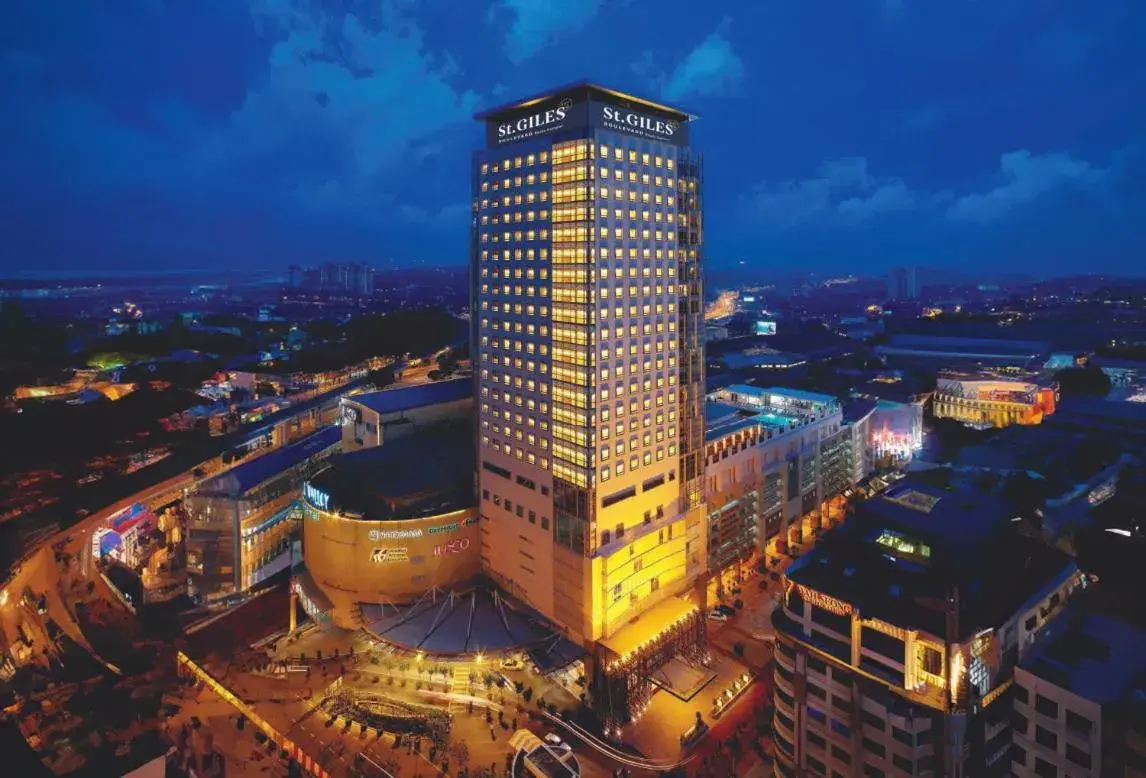 Property building in St Giles Boulevard Property building in St Giles Boulevard