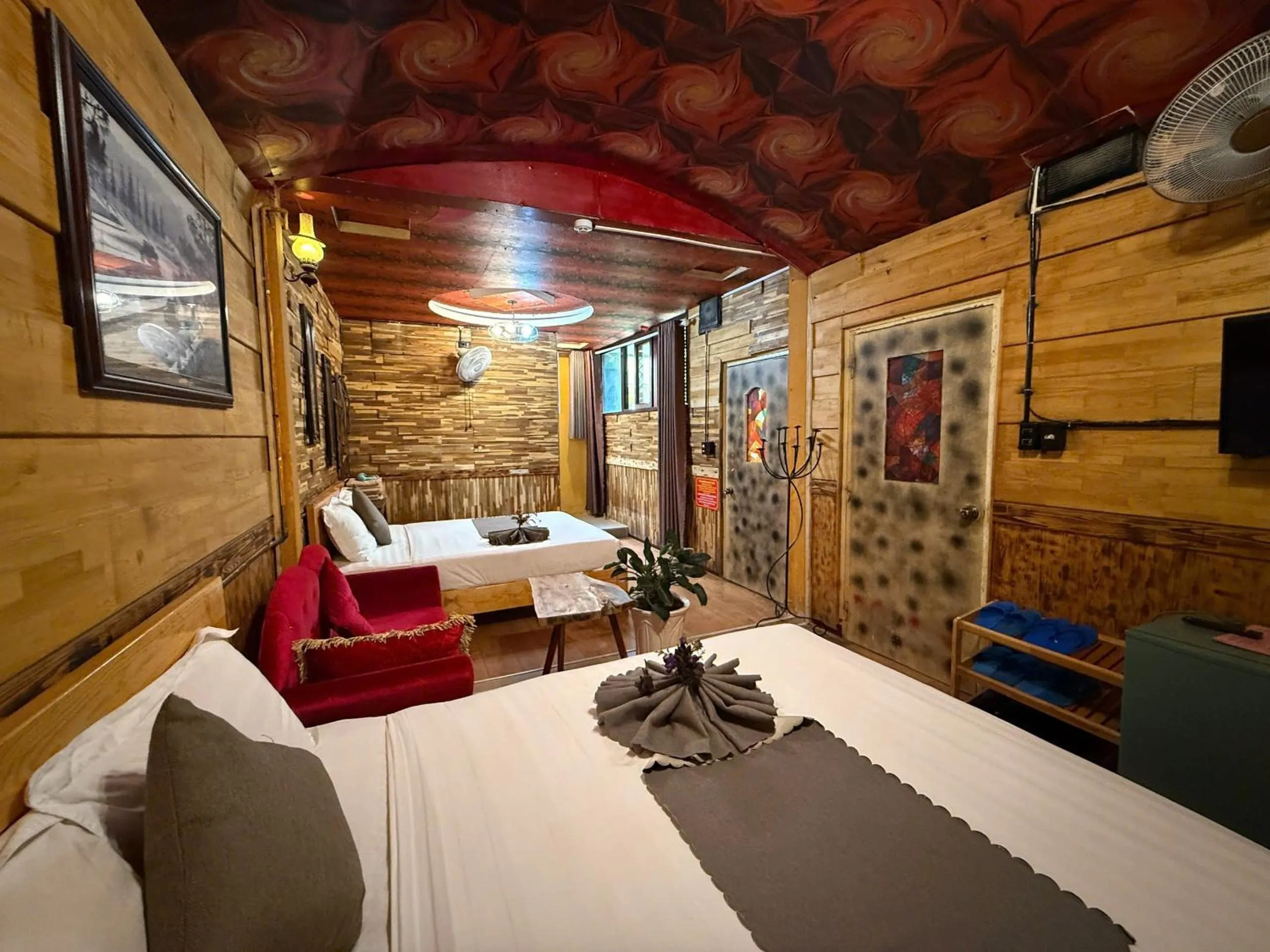 Bed in Redhouse Dalat Hotel