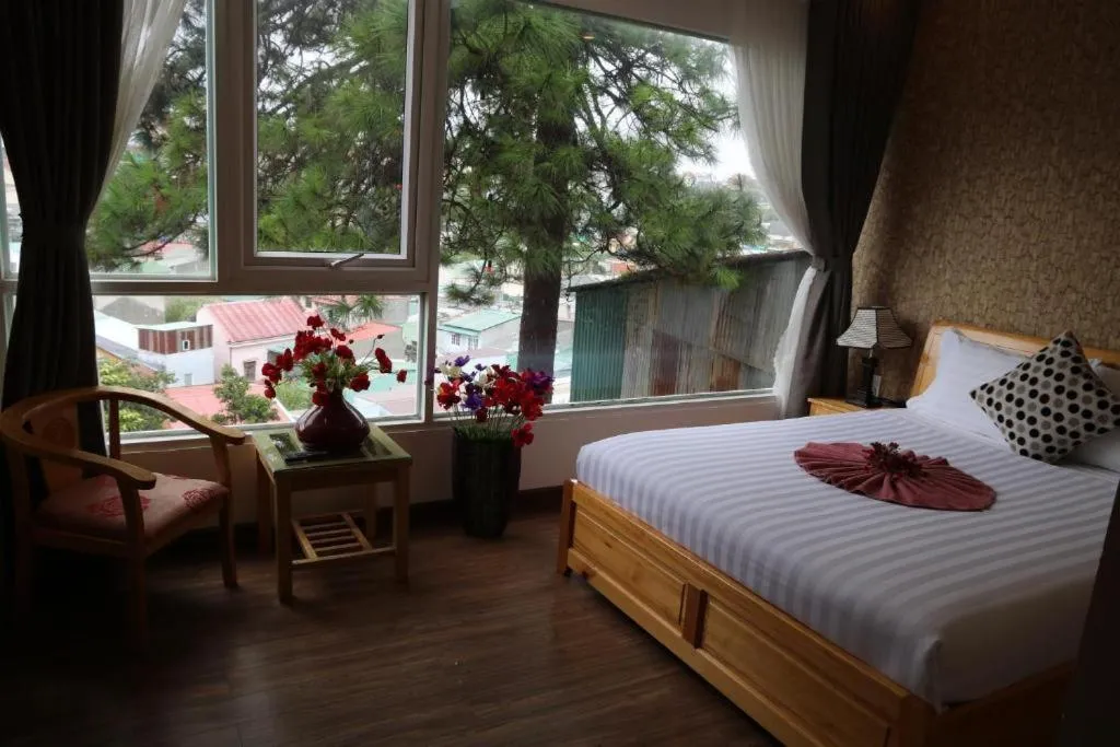 Bed in Redhouse Dalat Hotel