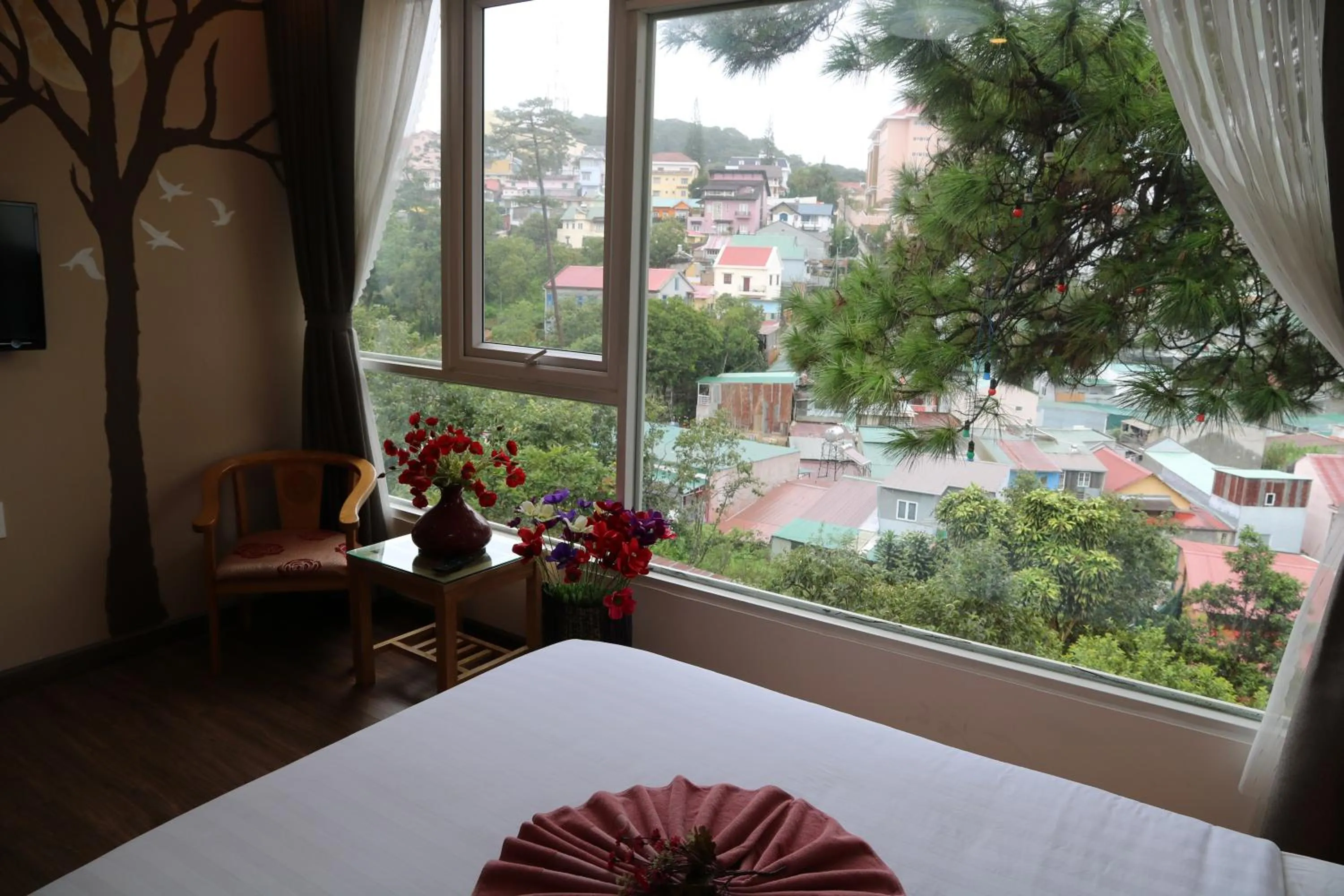 Bed in Redhouse Dalat Hotel