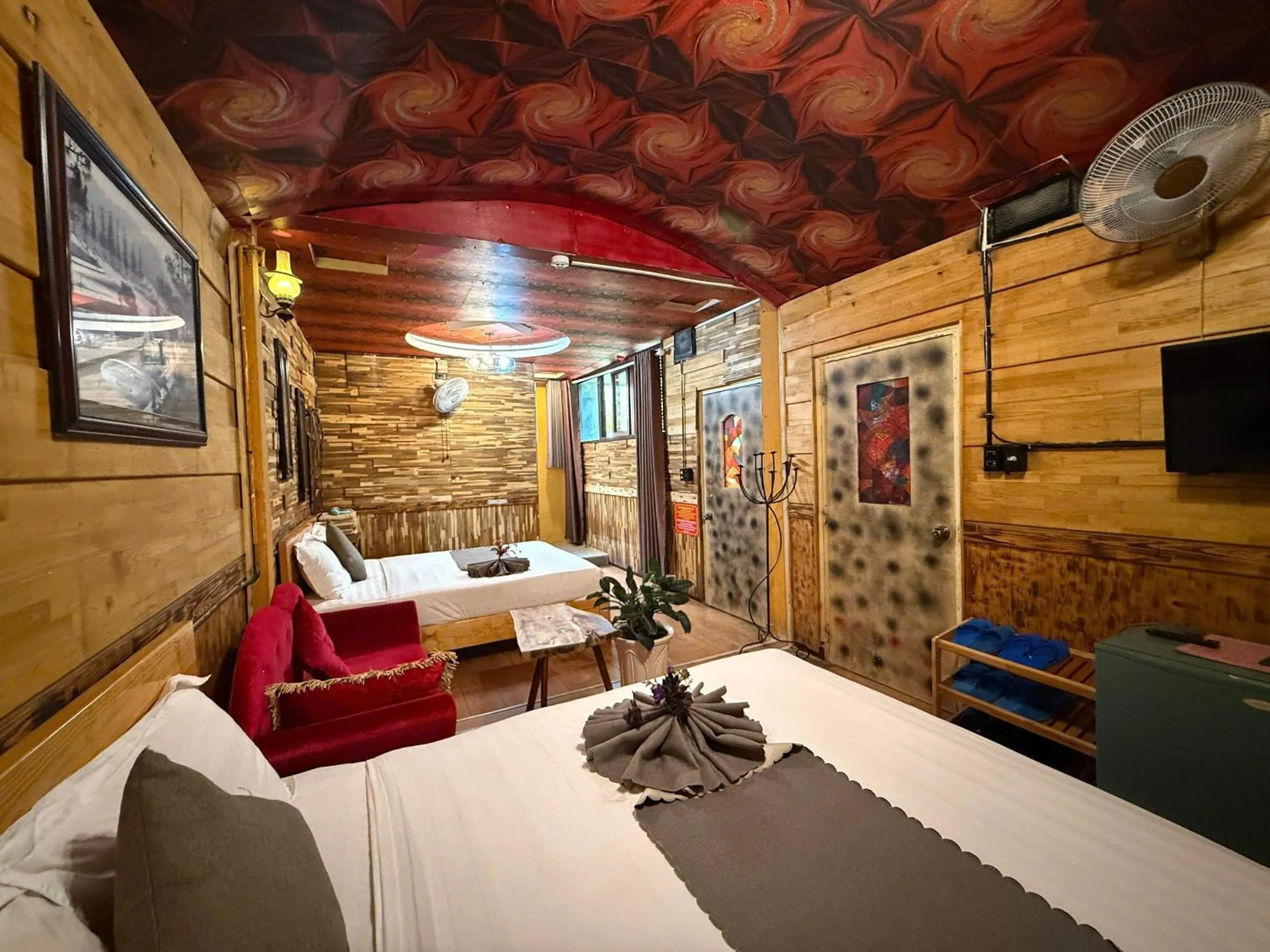 Bed in Redhouse Dalat Hotel