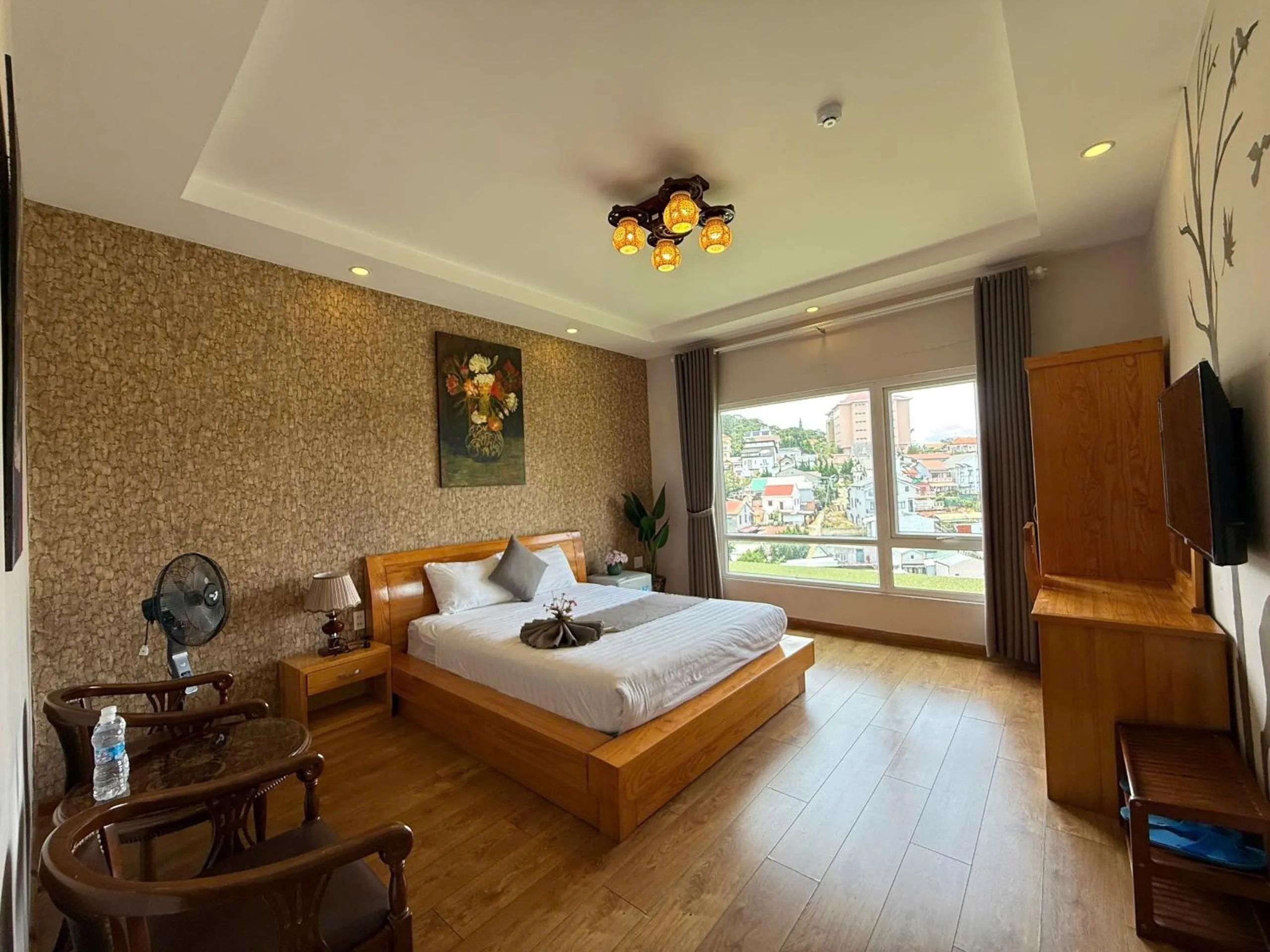 Bed in Redhouse Dalat Hotel