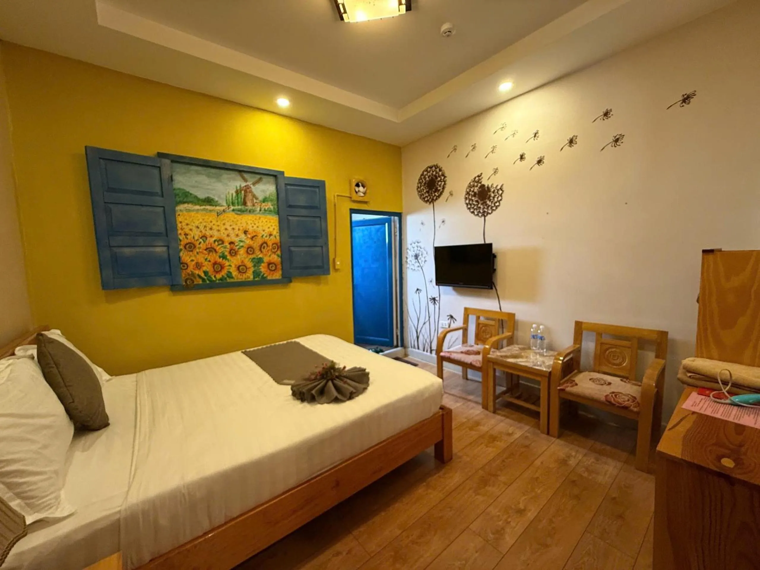 Bed in Redhouse Dalat Hotel