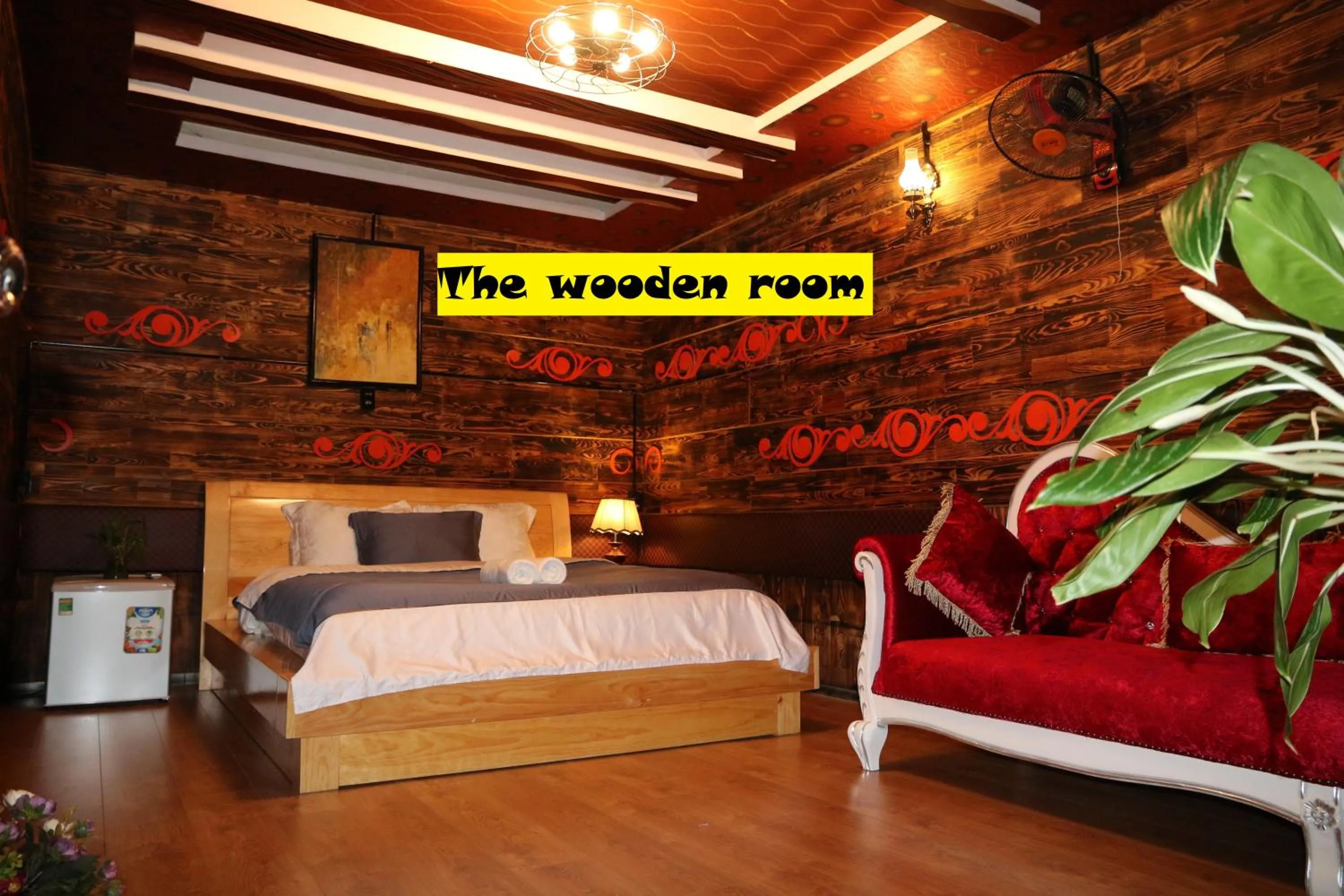 Bed in Redhouse Dalat Hotel