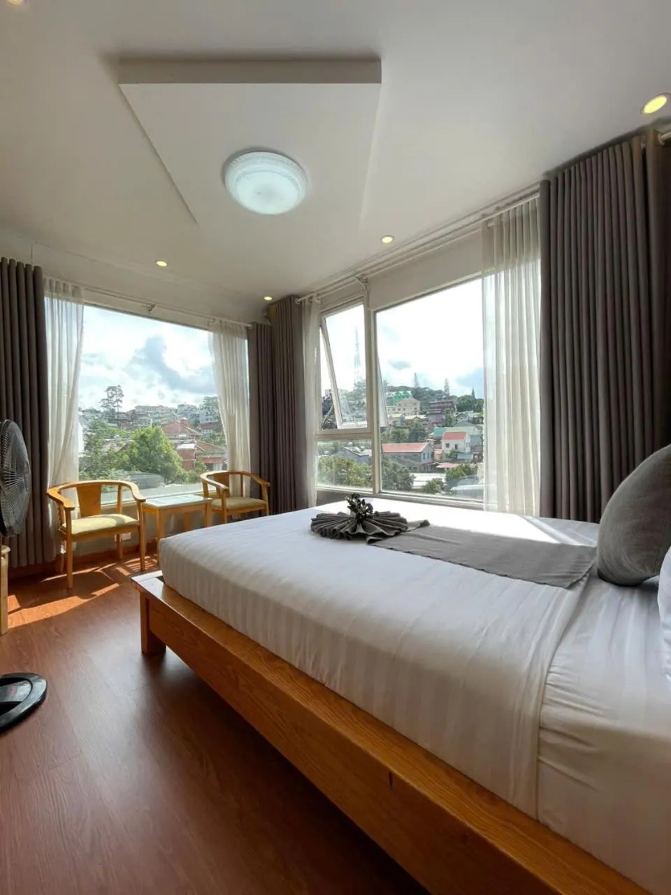 Bed in Redhouse Dalat Hotel