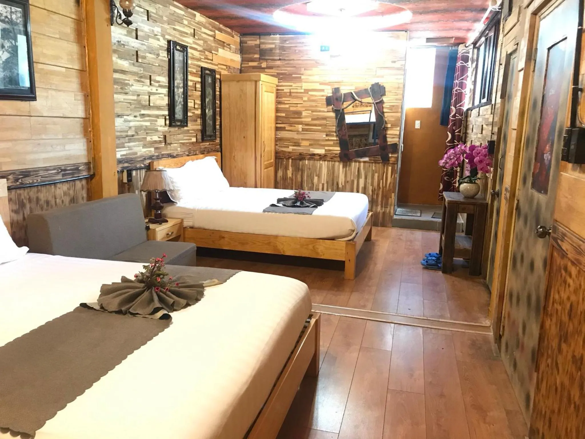 Bed in Redhouse Dalat Hotel