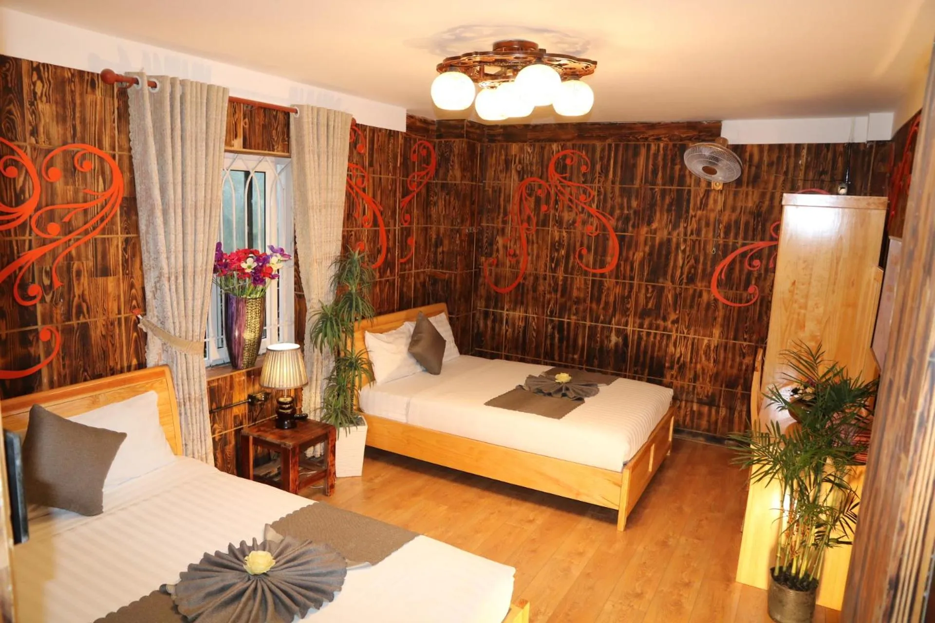 Bed in Redhouse Dalat Hotel