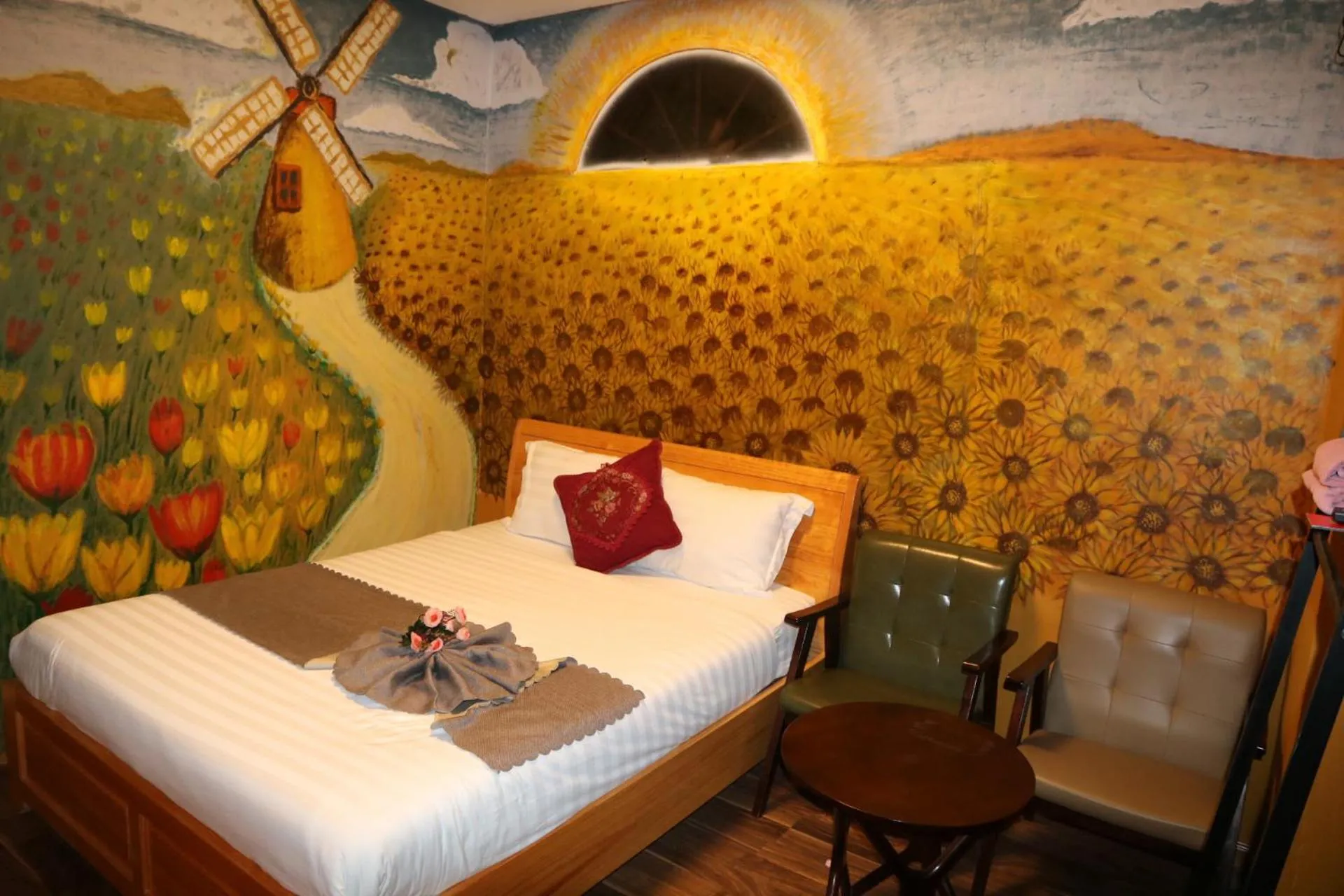 Bed in Redhouse Dalat Hotel