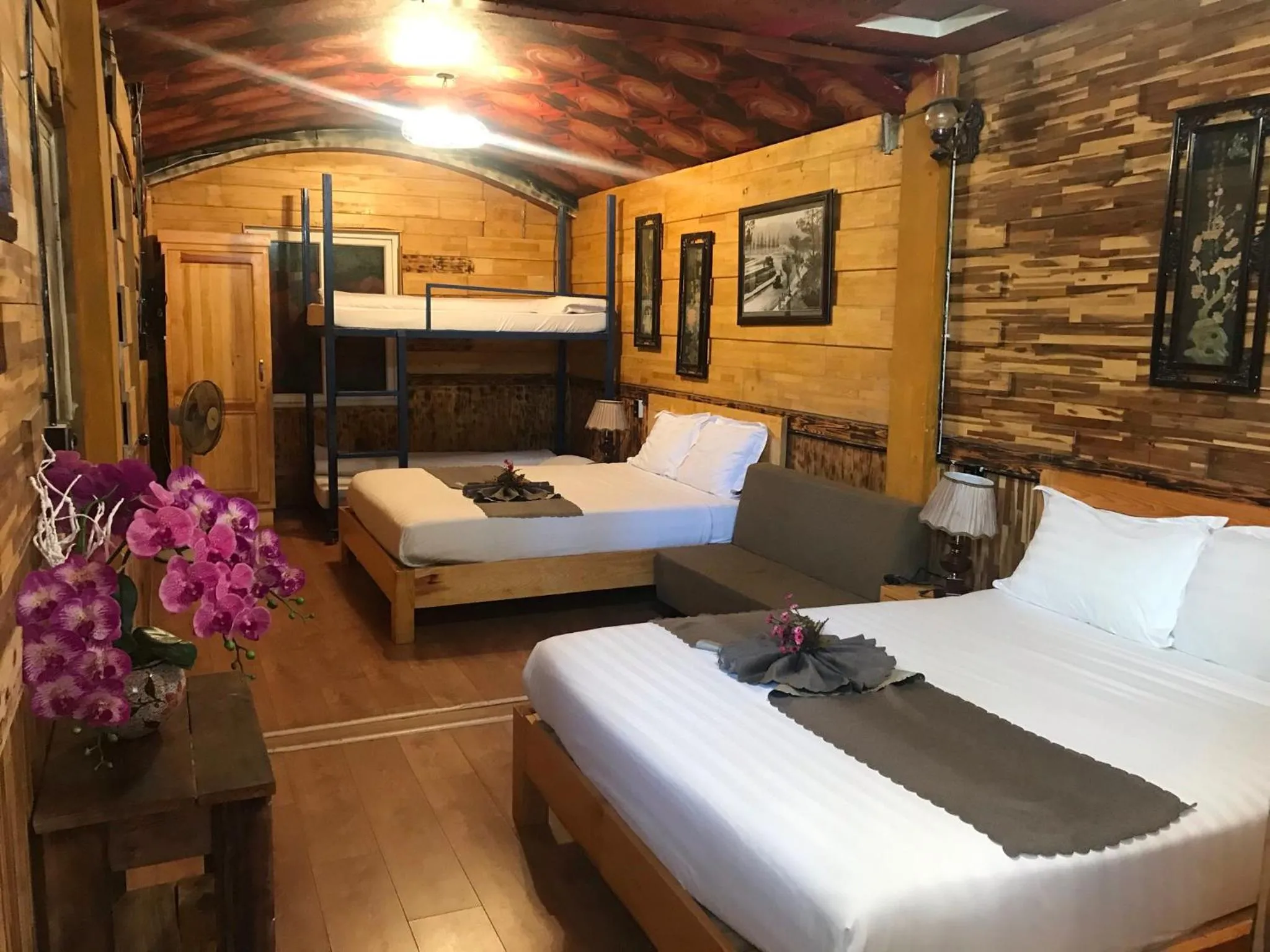 Bed in Redhouse Dalat Hotel