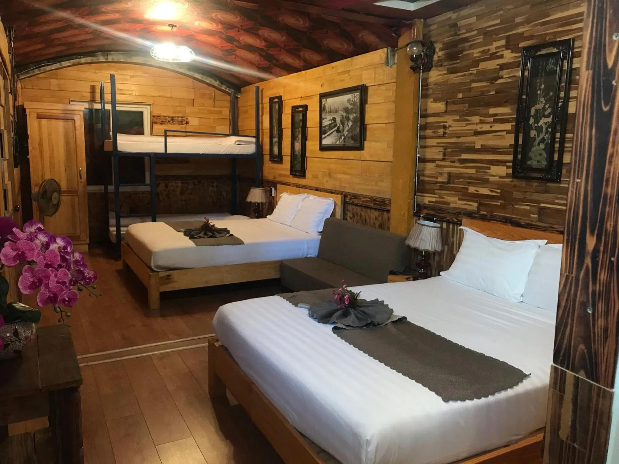 Bed in Redhouse Dalat Hotel