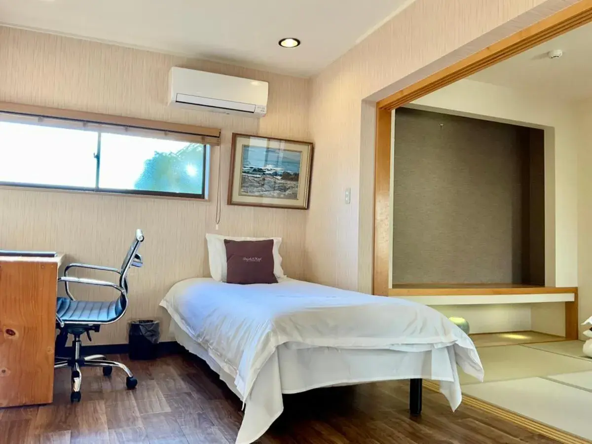 Cottage Japanese Western Room with Garden View - single occupancy - No pets allowed in Ducale Garden Hotel Kujukuri Cottage Japanese Western Room with Garden View - single occupancy - No pets allowed in Ducale Garden Hotel Kujukuri