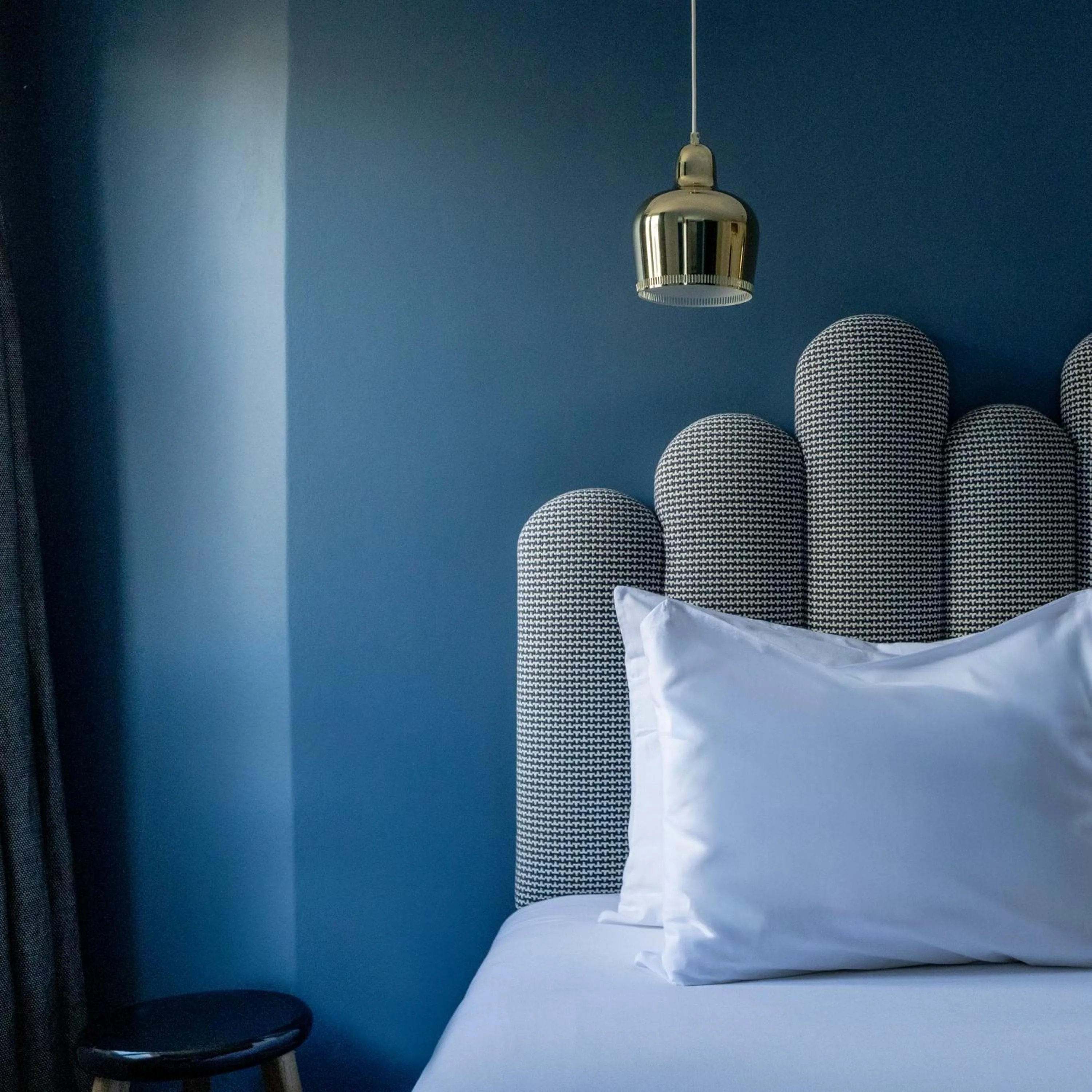 Bed in Hotel Paradis