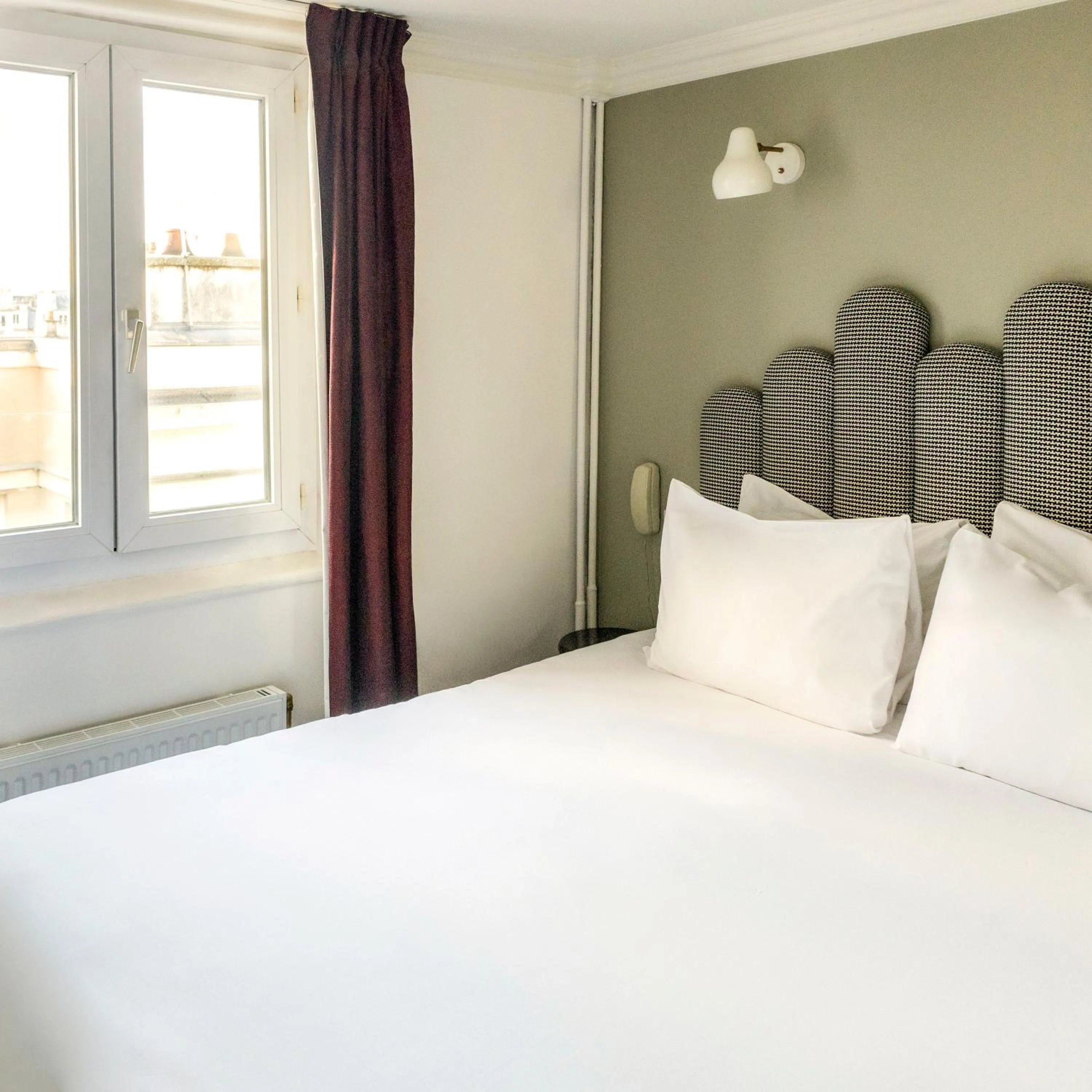 Bedroom, Bed in Hotel Paradis