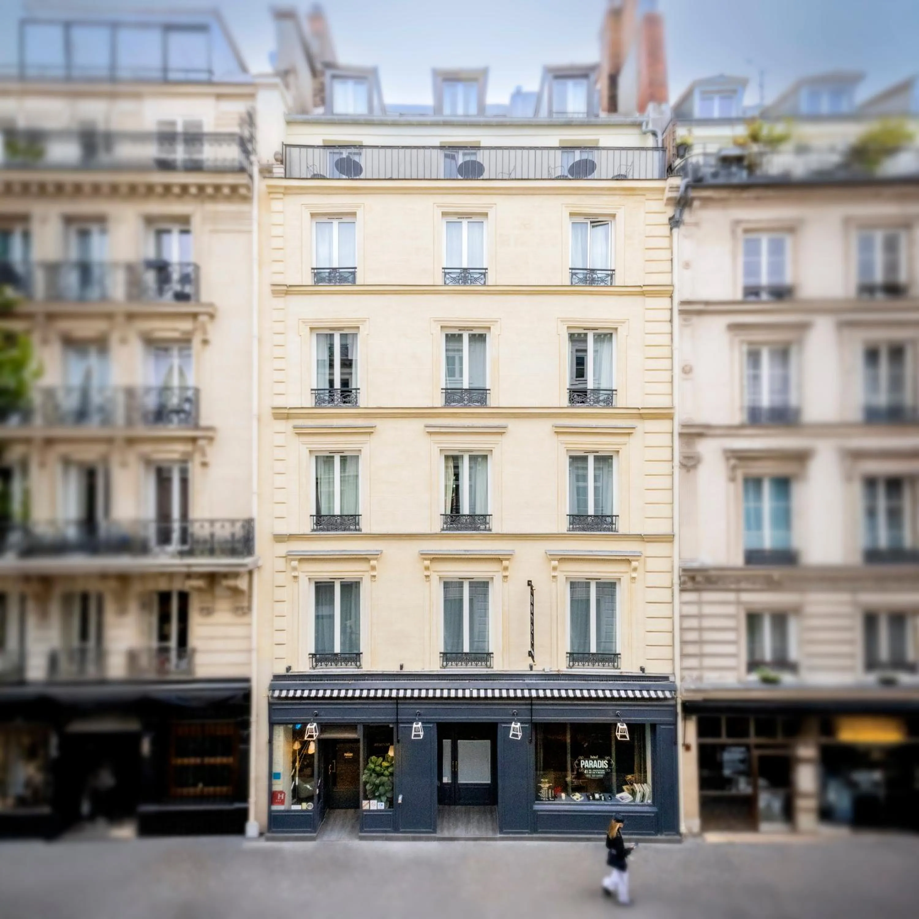 Property building in Hotel Paradis