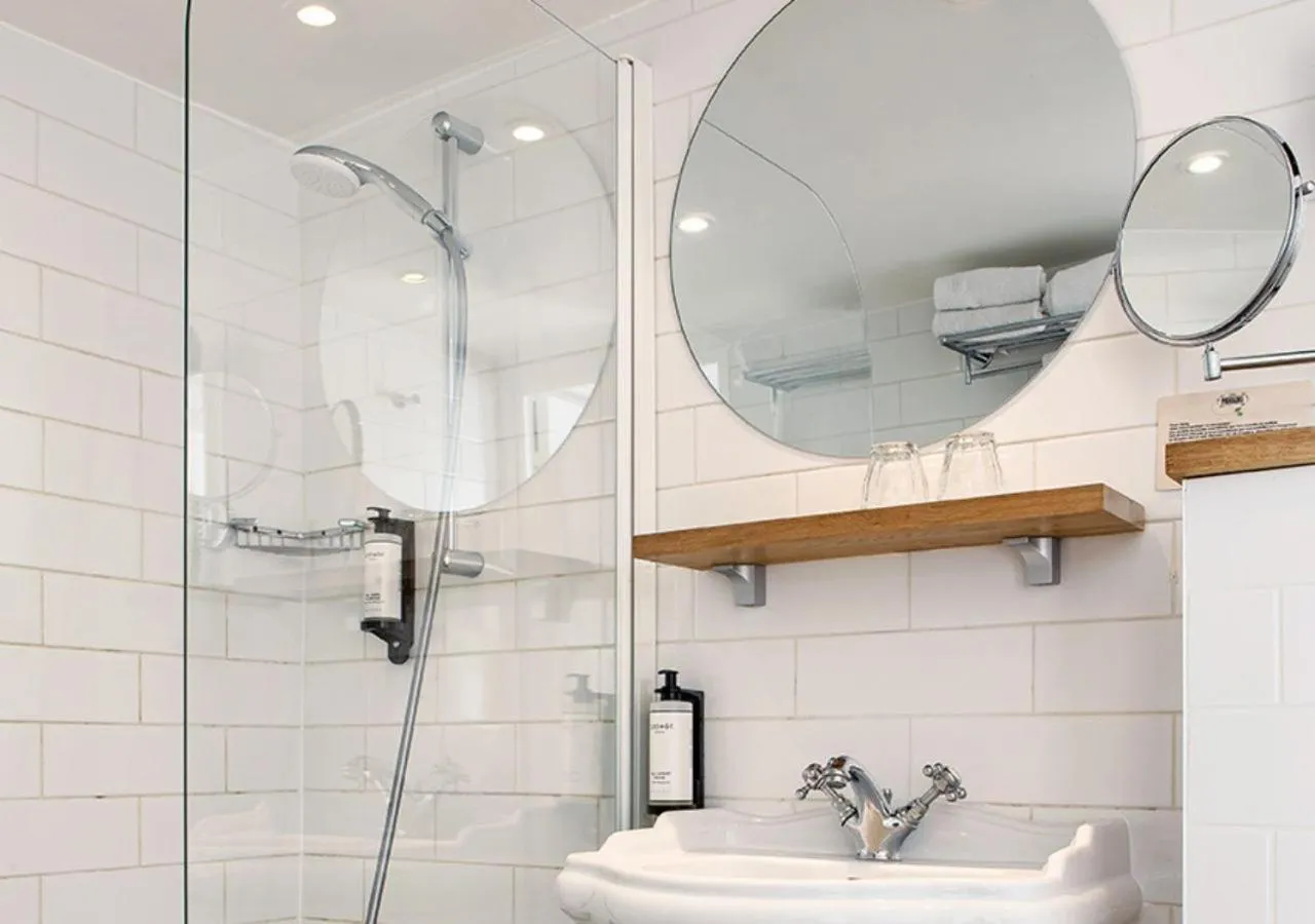 Bathroom in Hotel Paradis