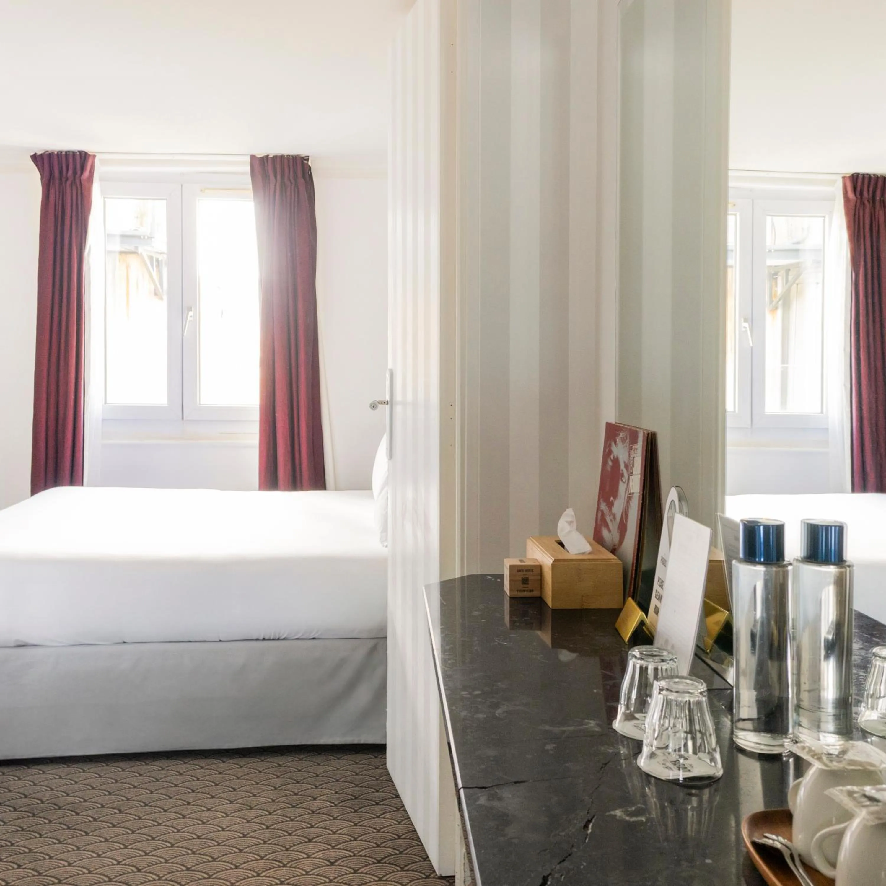 Bedroom, Bed in Hotel Paradis