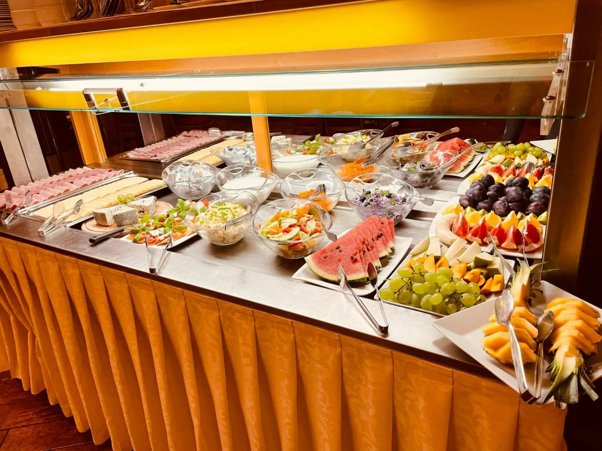 Buffet breakfast in Hotel Askania