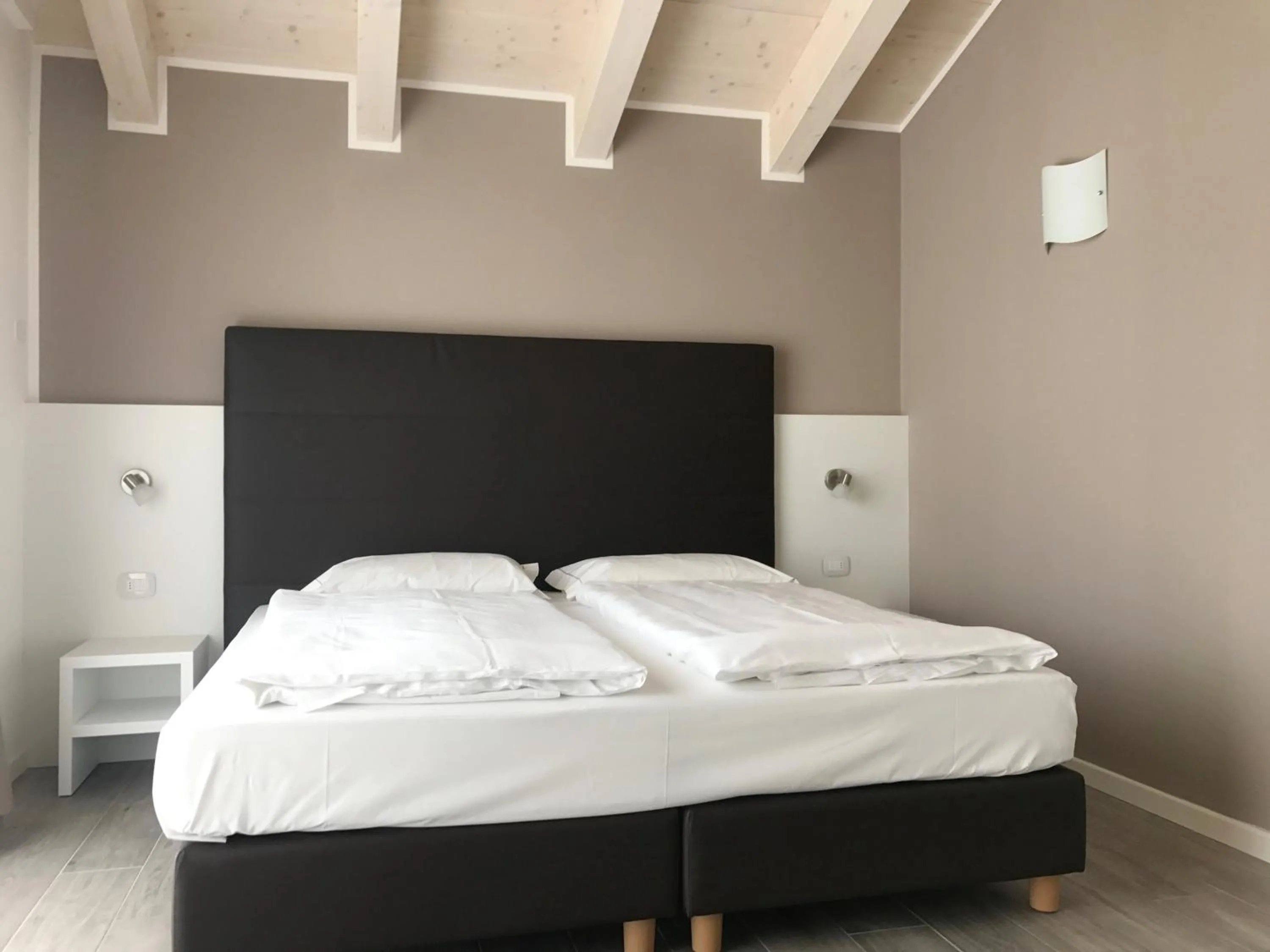 Photo of the whole room, Bed in Maso Tobel Riva del Garda