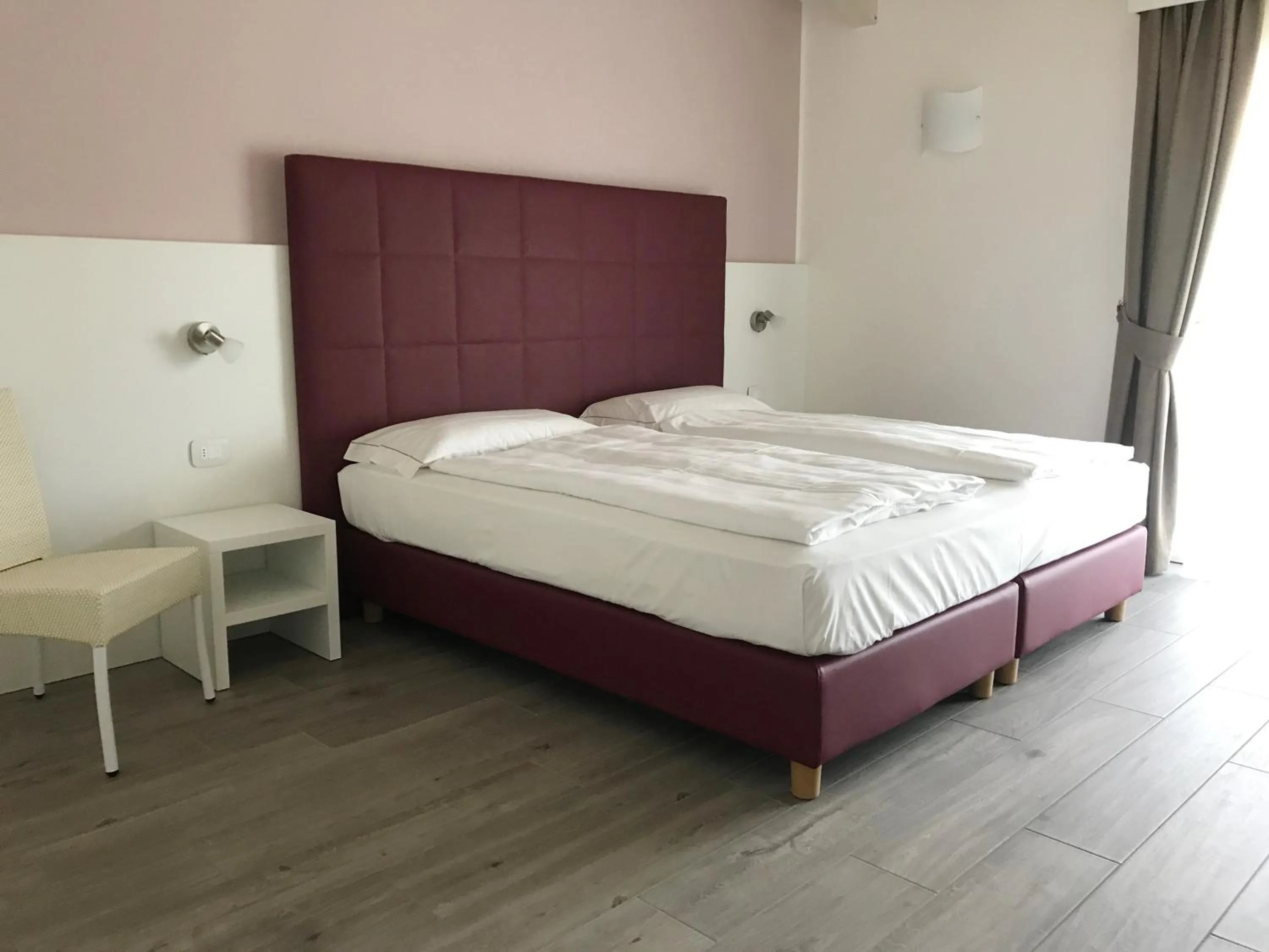 Photo of the whole room, Bed in Maso Tobel Riva del Garda