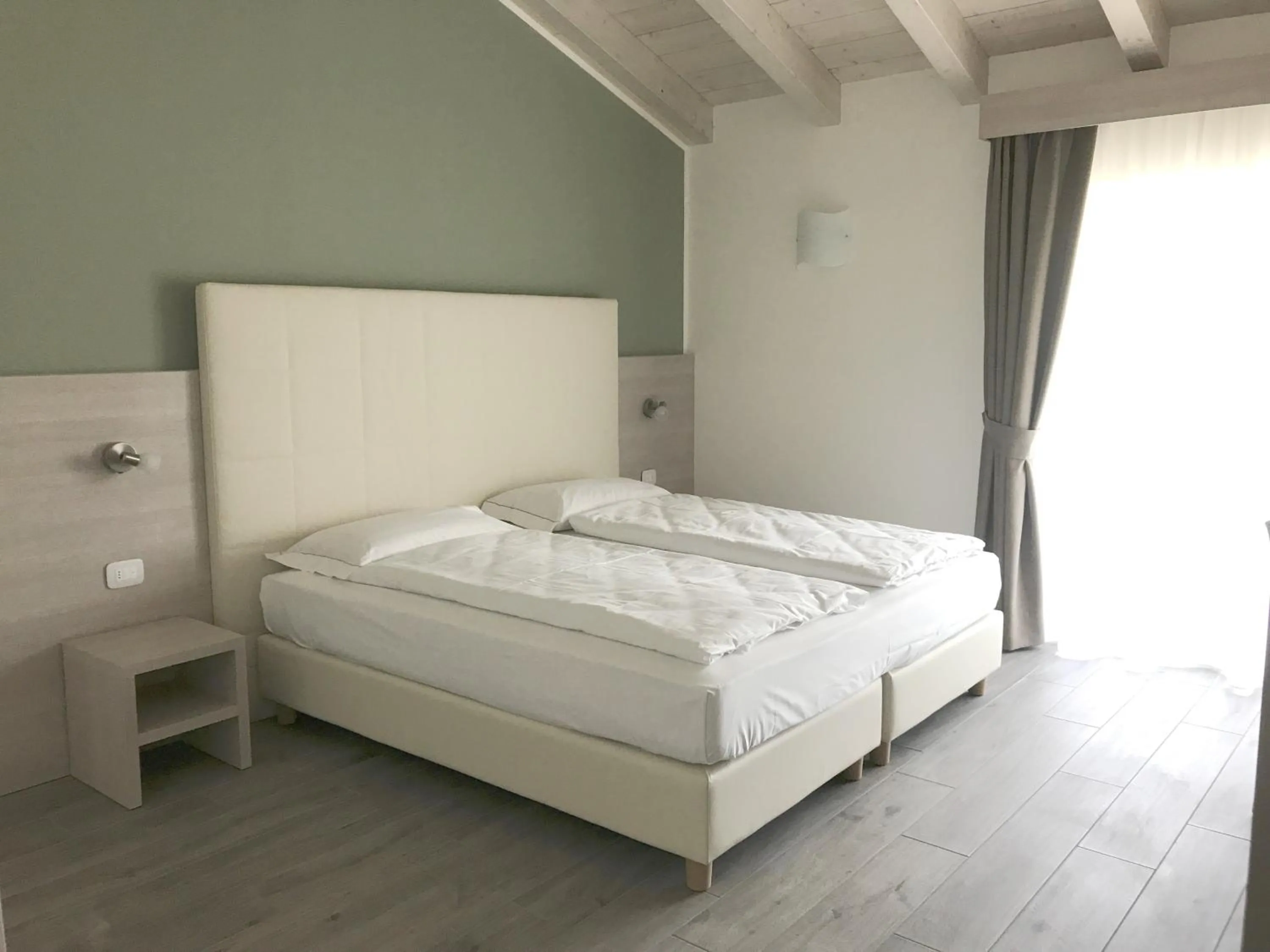 Photo of the whole room, Bed in Maso Tobel Riva del Garda