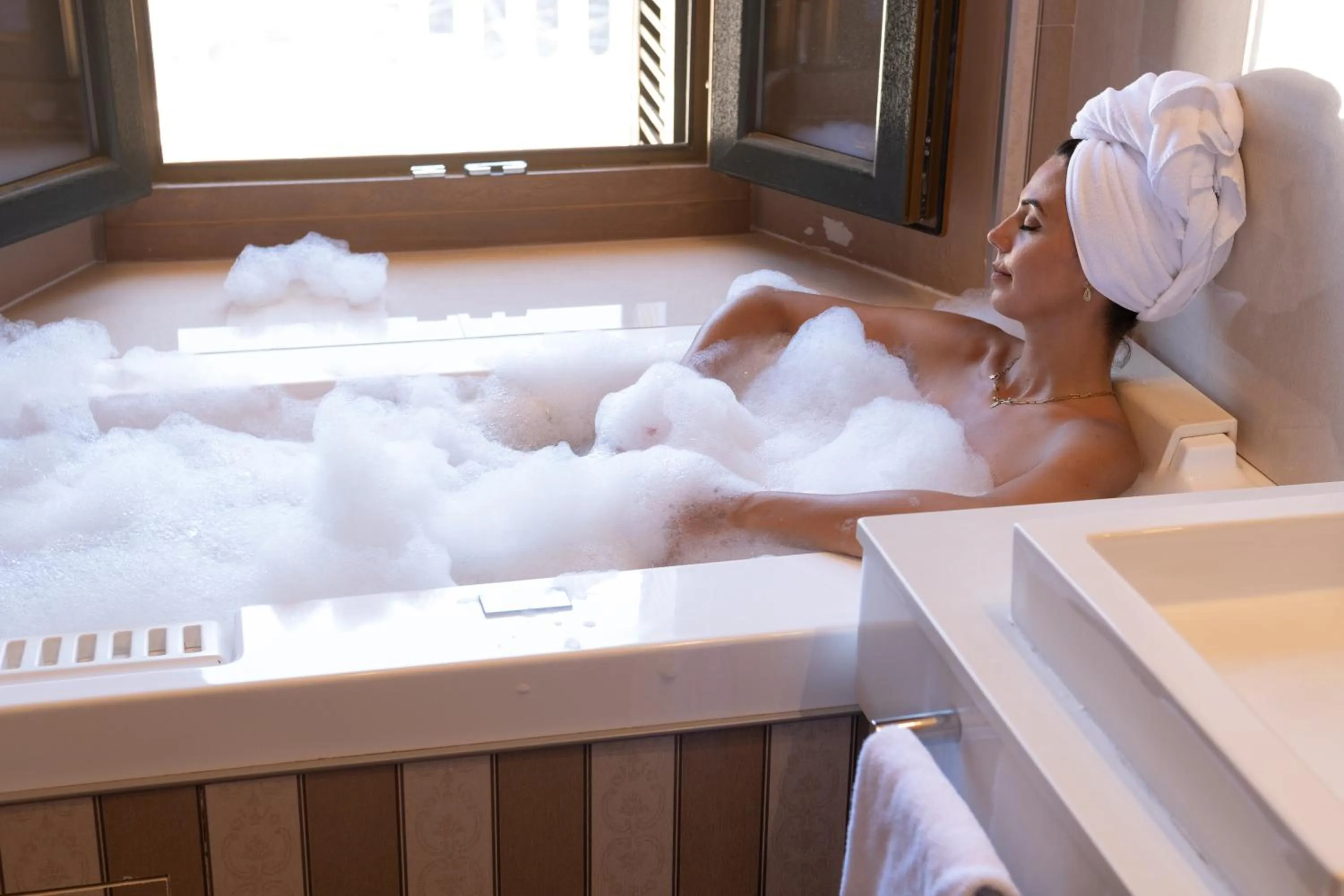 Hot Tub in La Almoraima Hotel