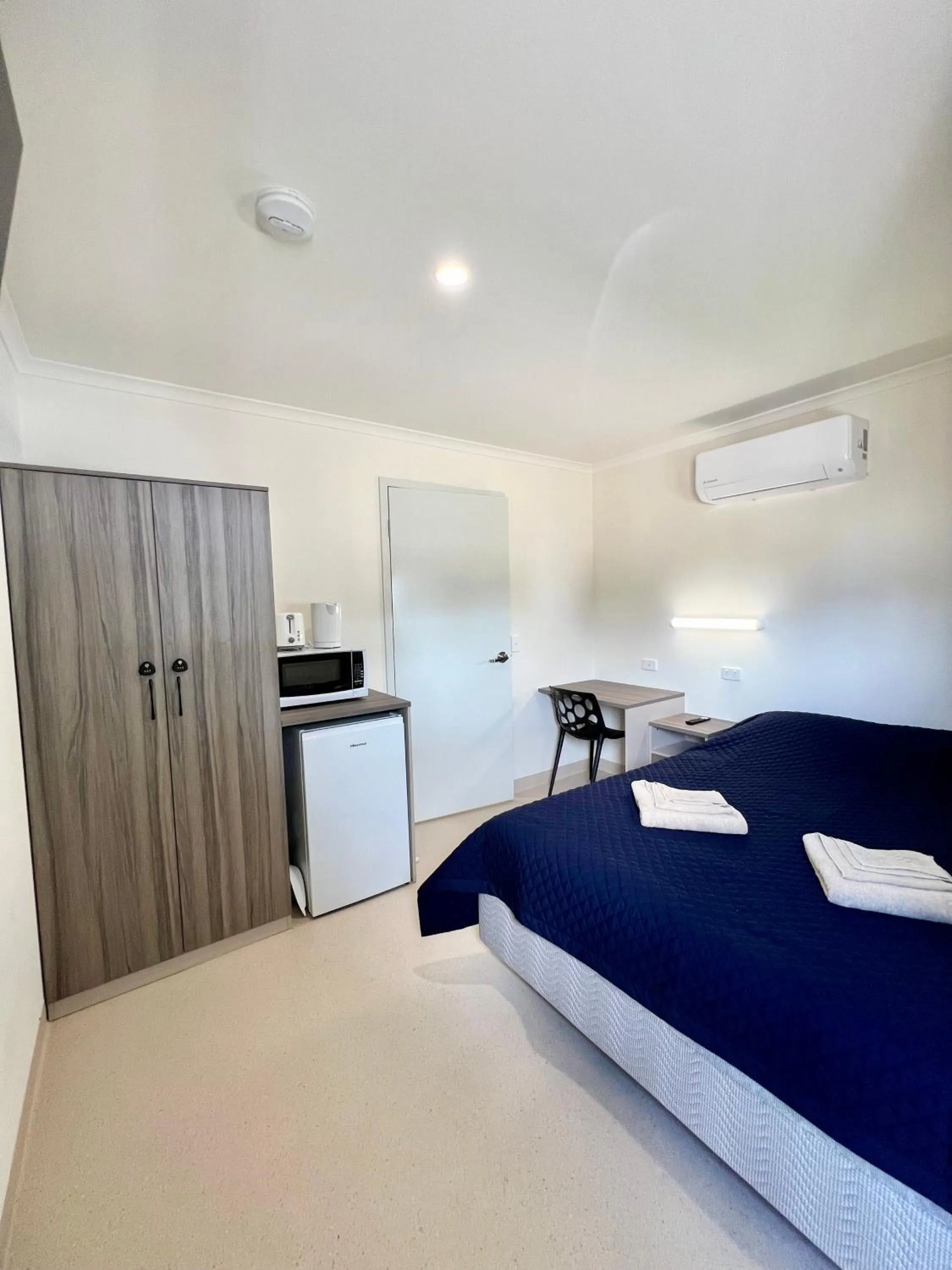 Bedroom, Bed in Sunset Beach Holiday Park