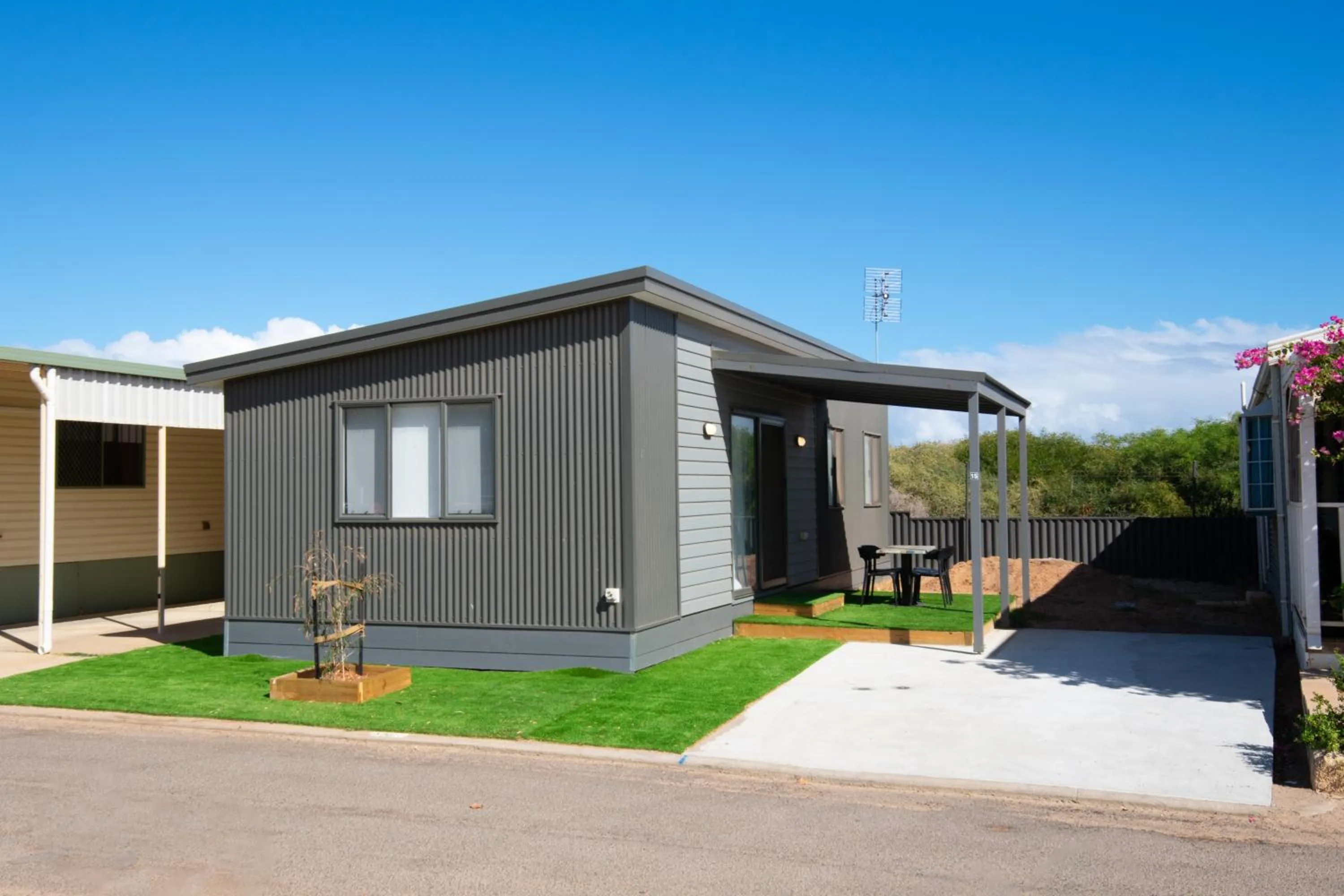 Property building in Sunset Beach Holiday Park