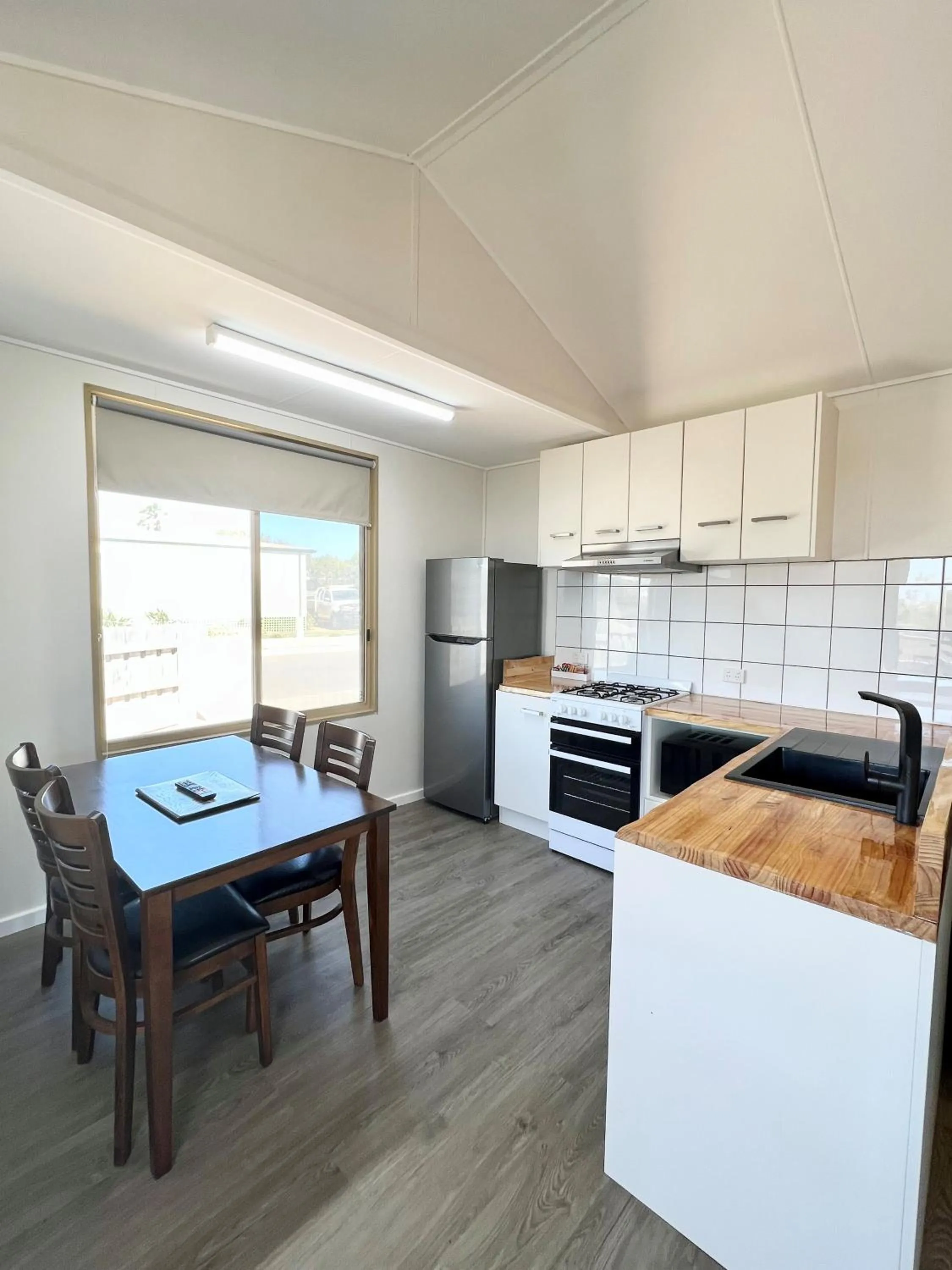 Kitchen or kitchenette in Sunset Beach Holiday Park