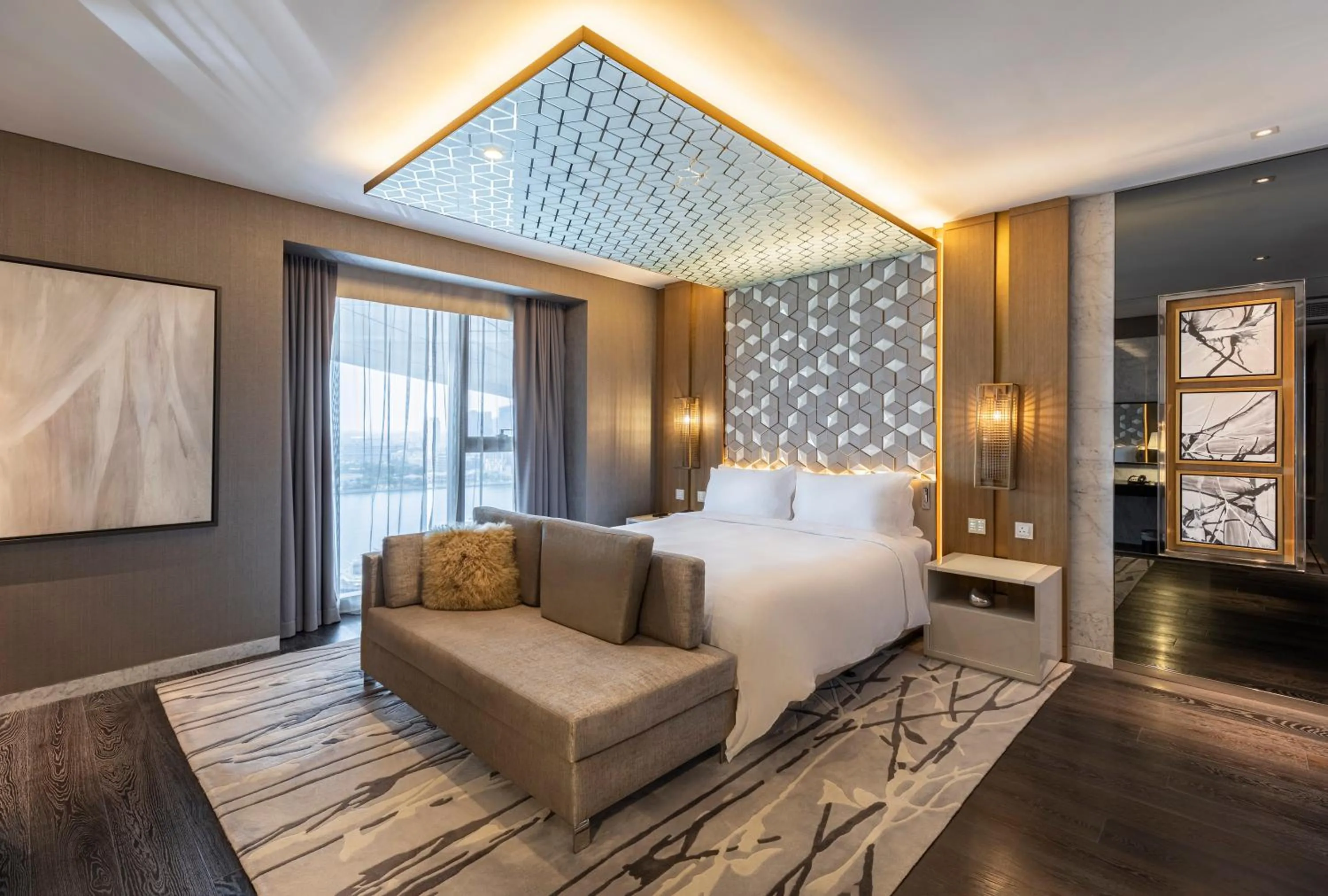 Bedroom, Bed in Al Bandar Rotana – Dubai Creek