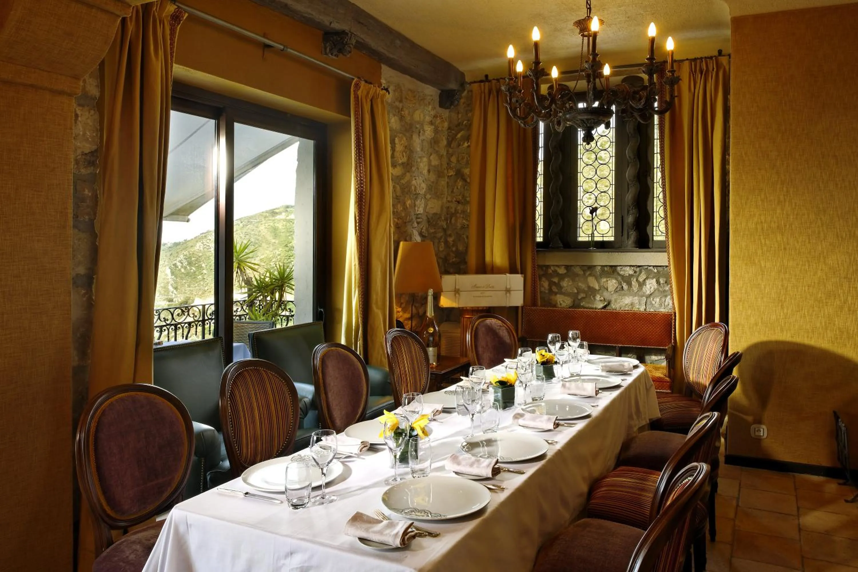 Restaurant/places to eat in Chateau Eza