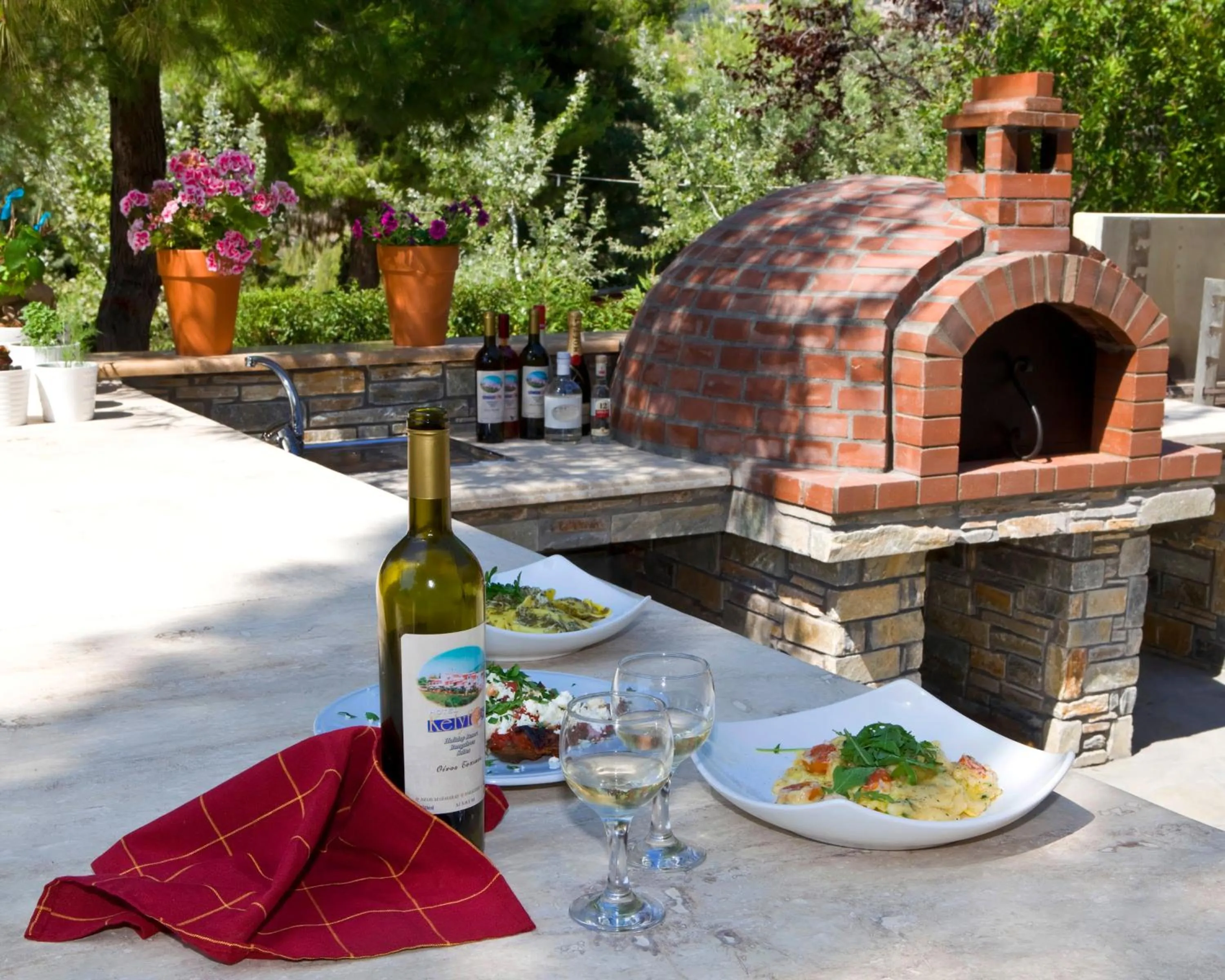 Restaurant/places to eat in Kelyfos Hotel