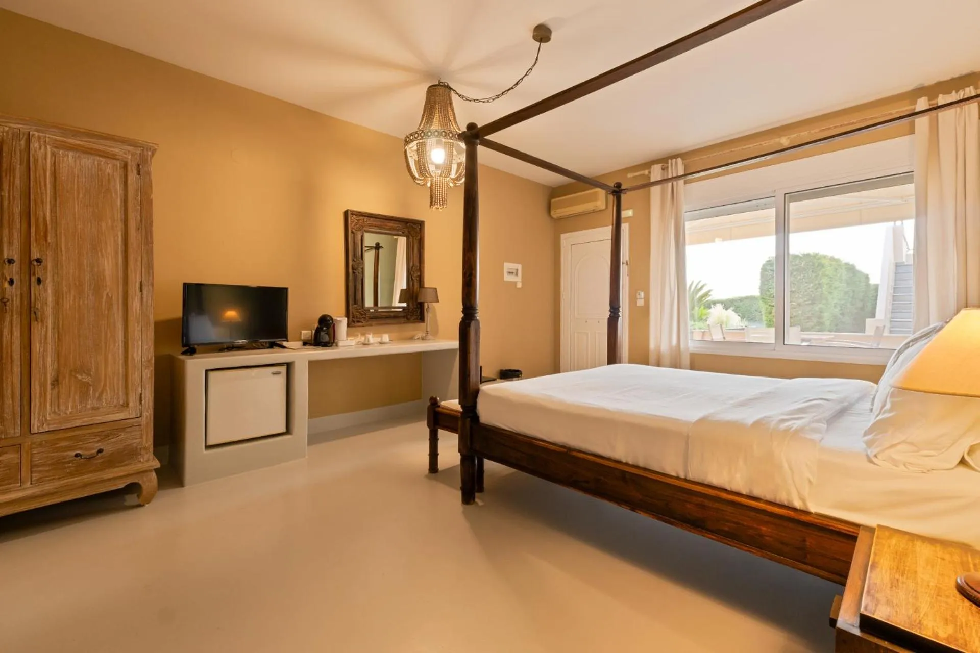 Bed in Kelyfos Hotel