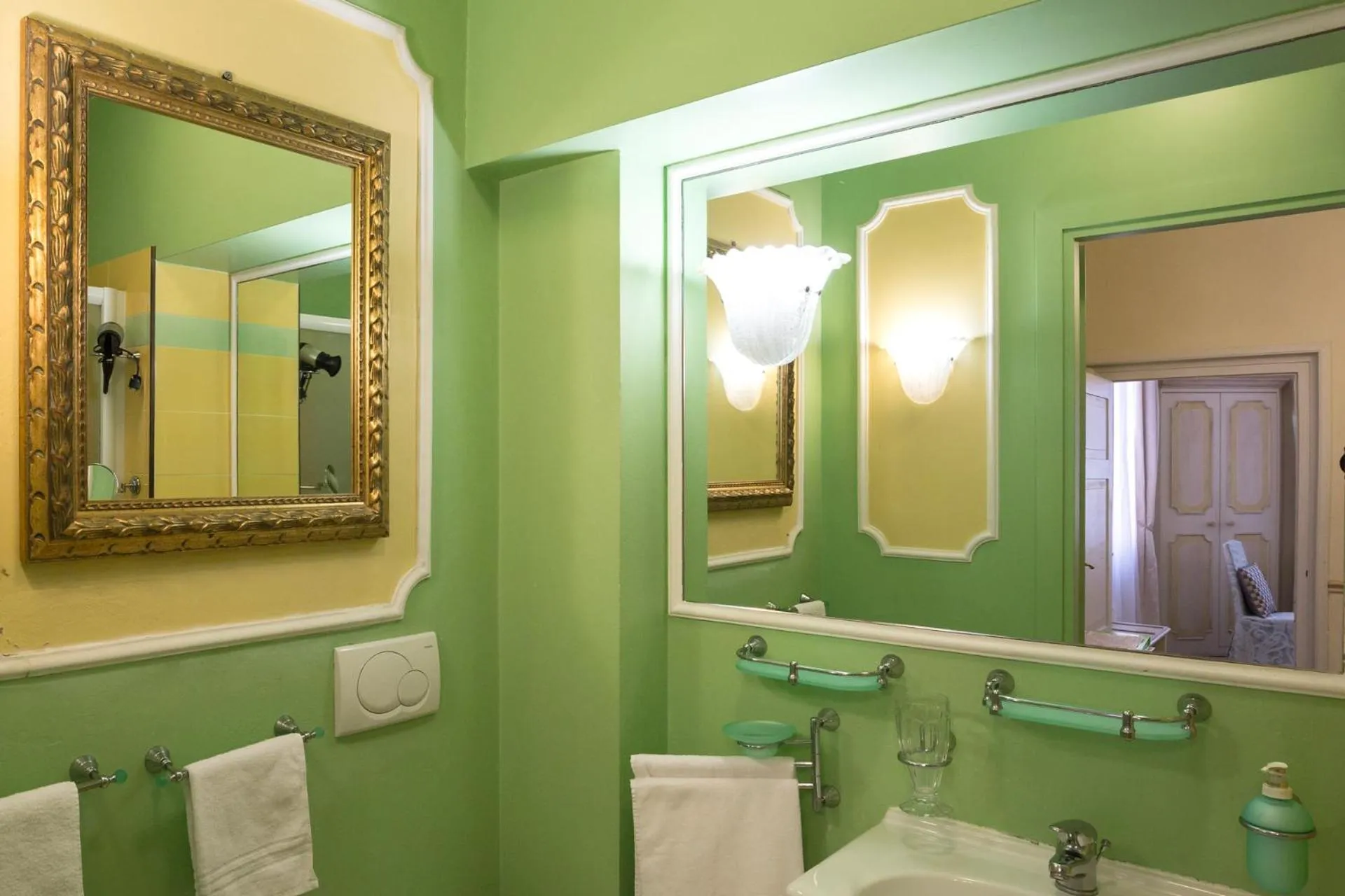 Bathroom in Antica Residenza D'Azeglio Room&Breakfast di Charme