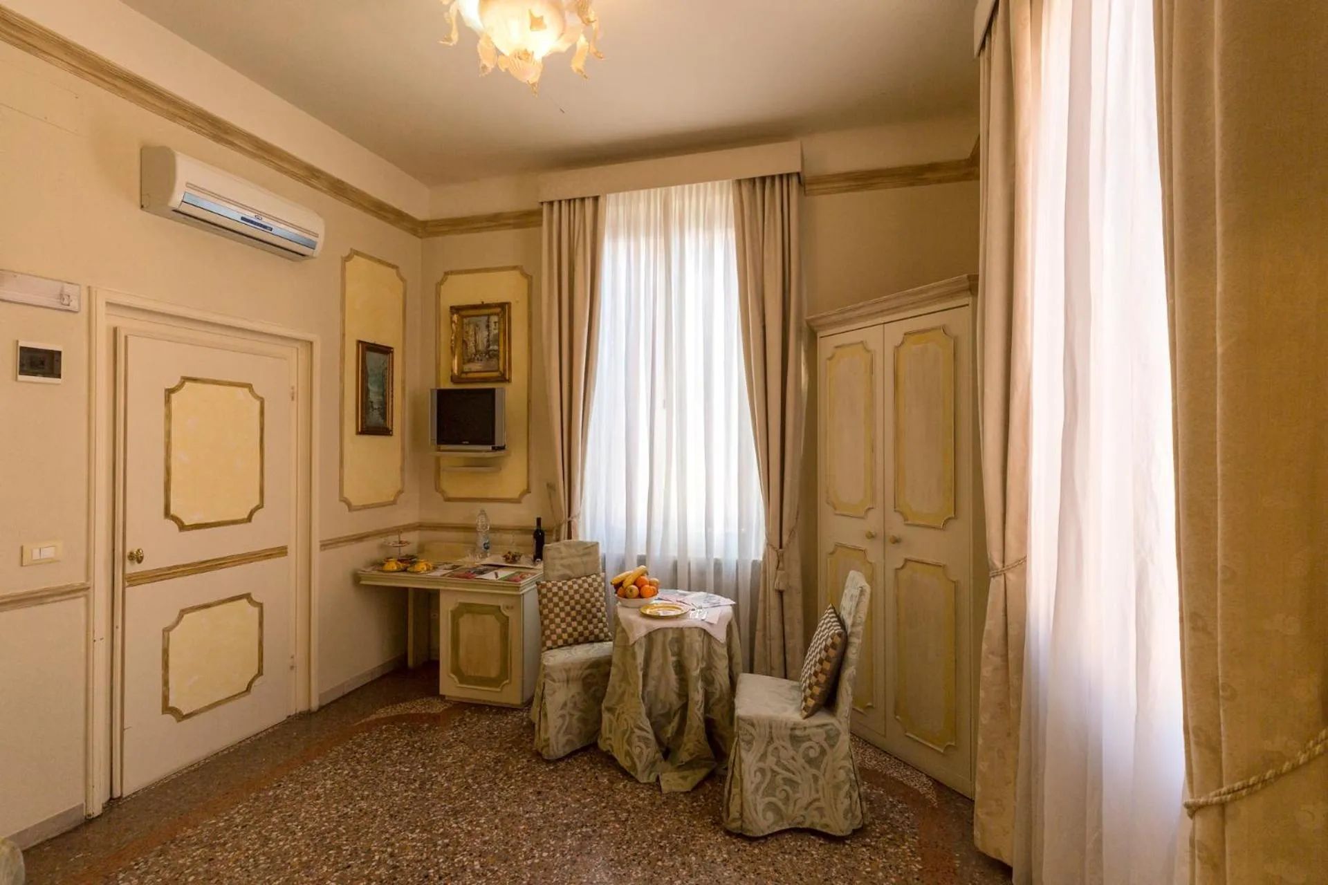 Property building in Antica Residenza D'Azeglio Room&Breakfast di Charme