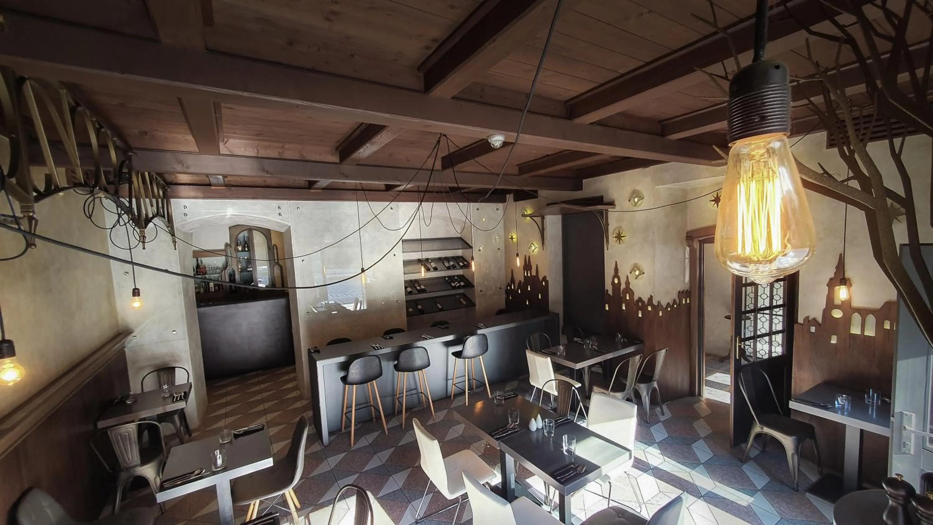 Restaurant/places to eat in Hotel U Kříže