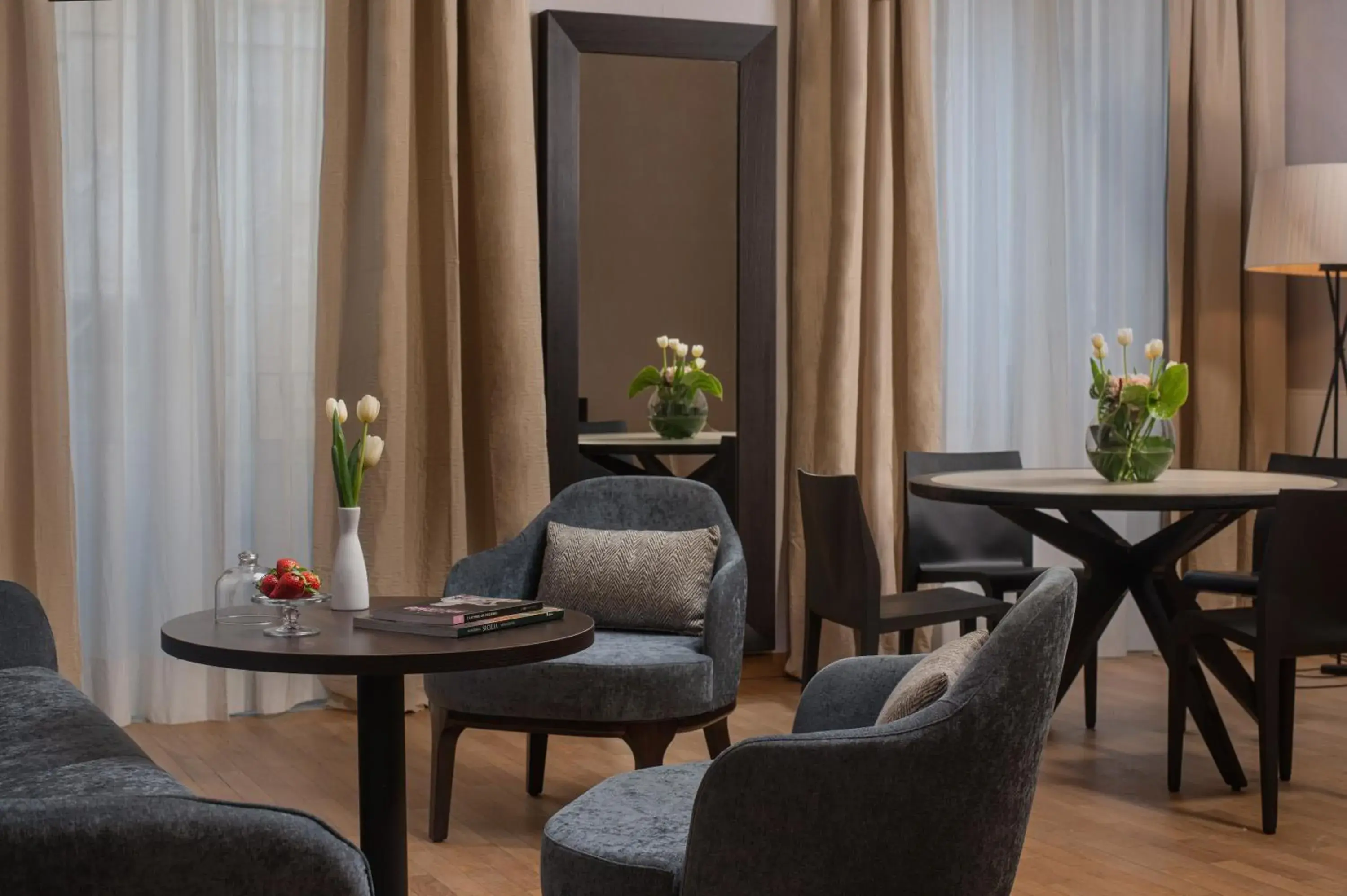 Suite Room in NH Collection Palermo Palazzo Sitano Suite Room in NH Collection Palermo Palazzo Sitano