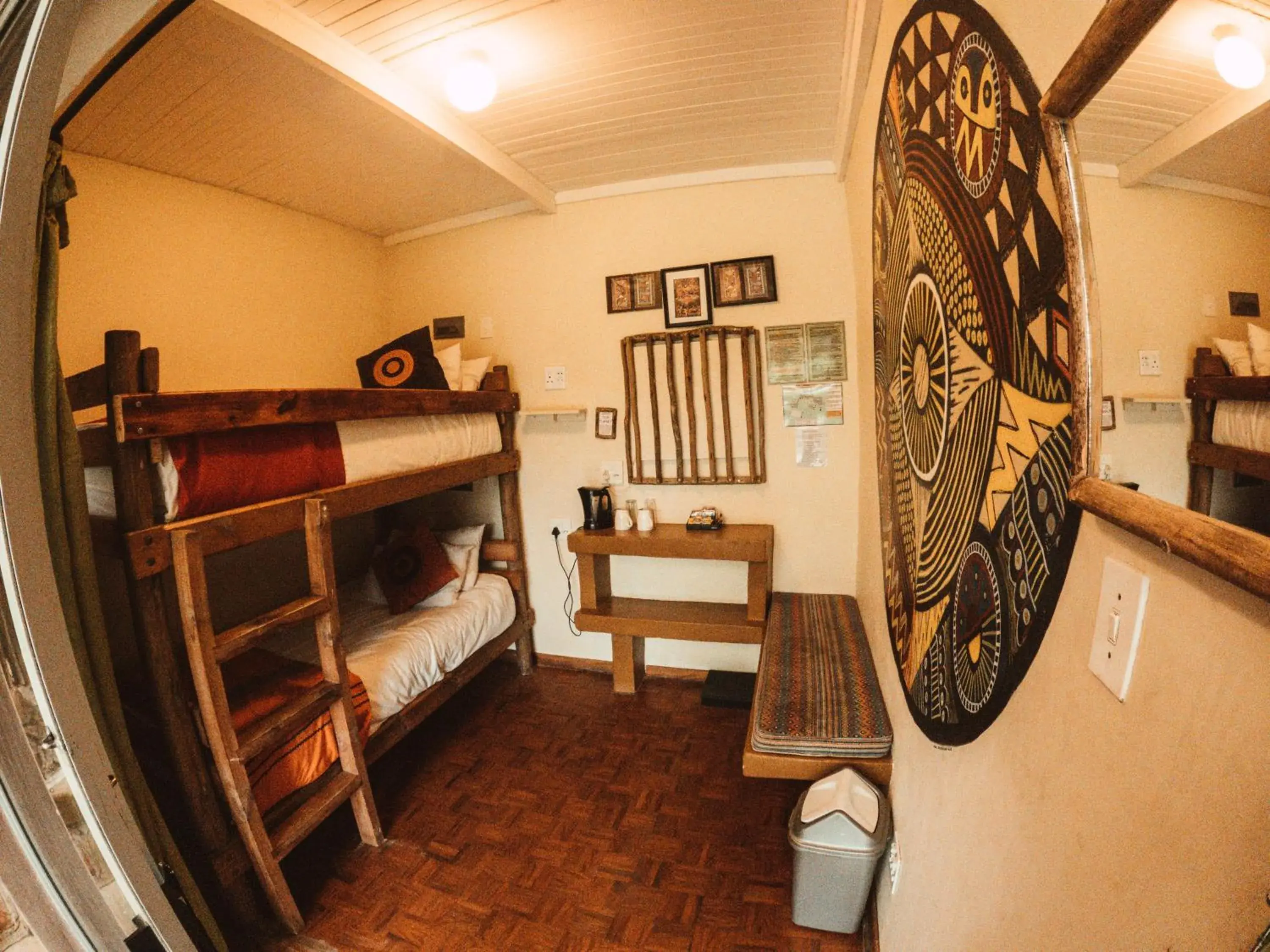 Twin Room in Amphitheatre Backpackers Lodge Twin Room in Amphitheatre Backpackers Lodge