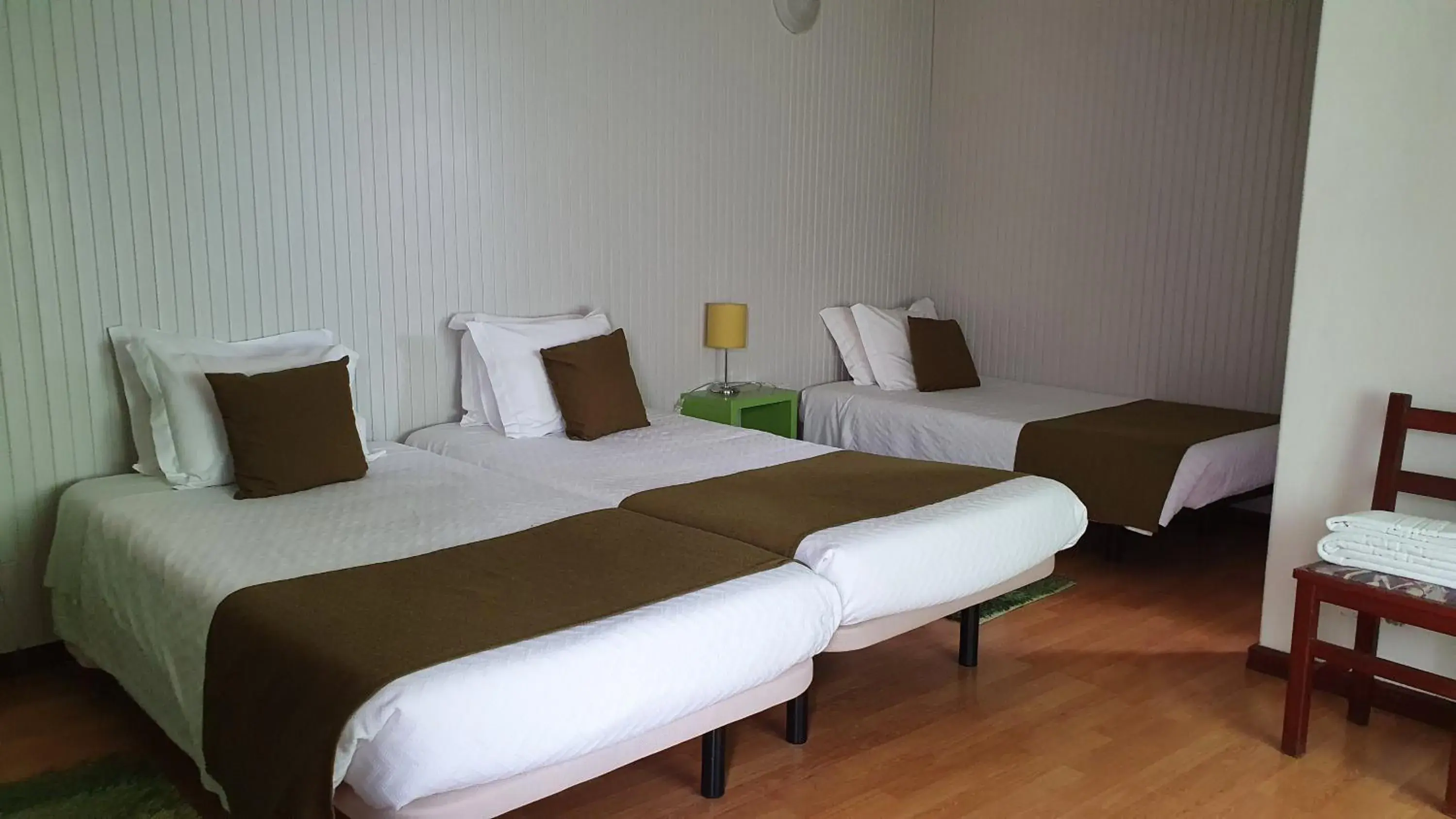 Triple Room in Hospedaria 5 Bicas Triple Room in Hospedaria 5 Bicas