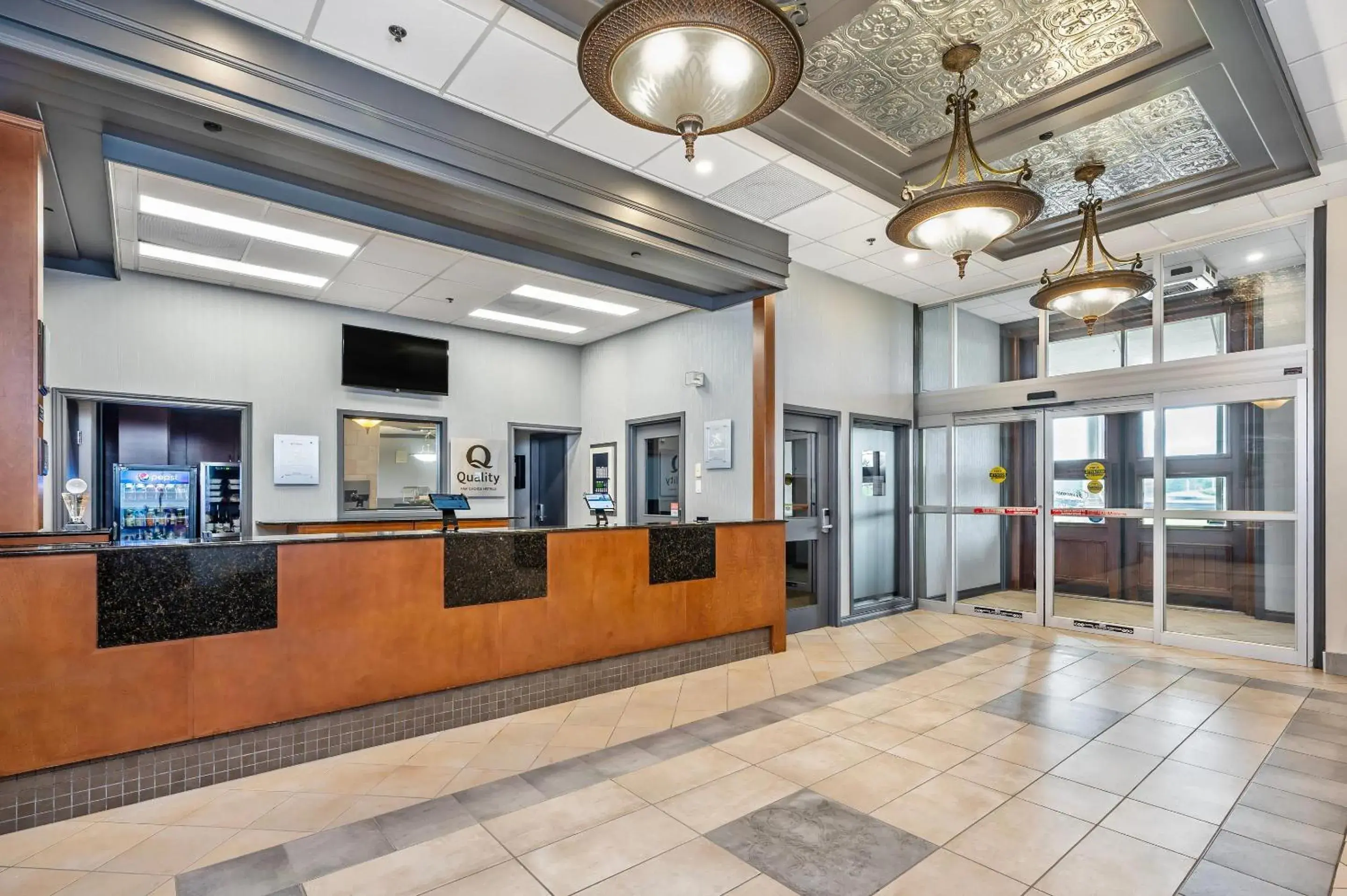 Lobby or reception in Quality Suites Lobby or reception in Quality Suites