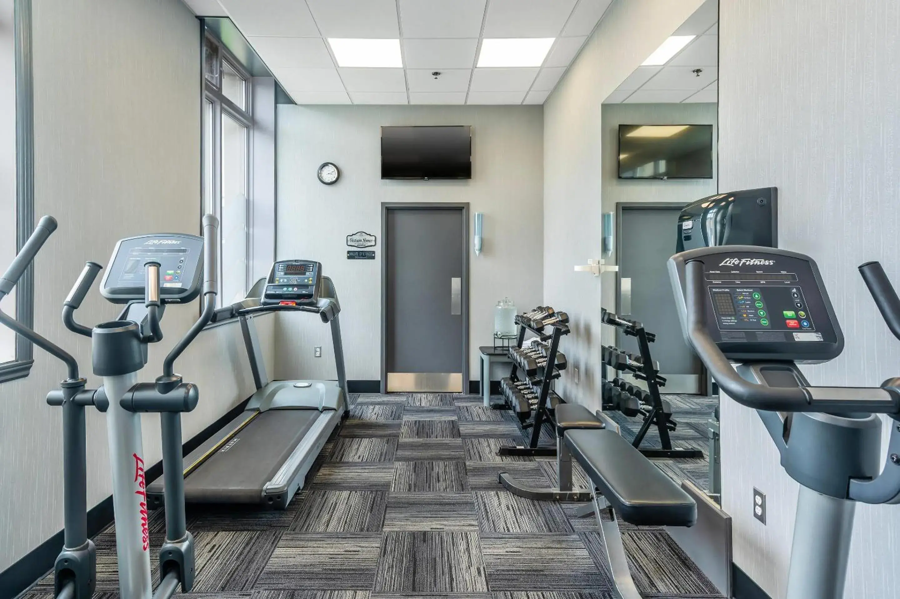 Fitness centre/facilities in Quality Suites Fitness centre/facilities in Quality Suites