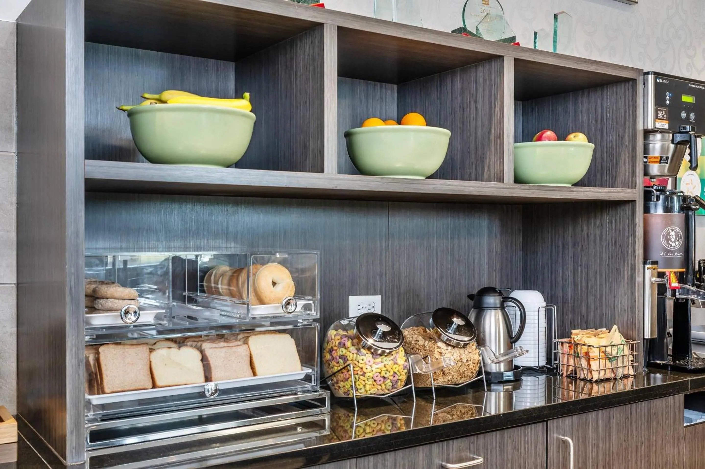 Breakfast in Quality Suites