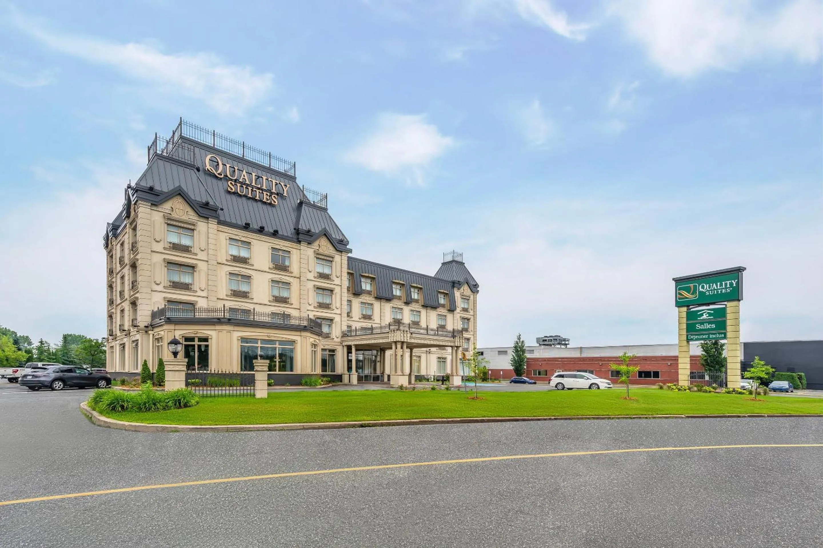 Property building in Quality Suites